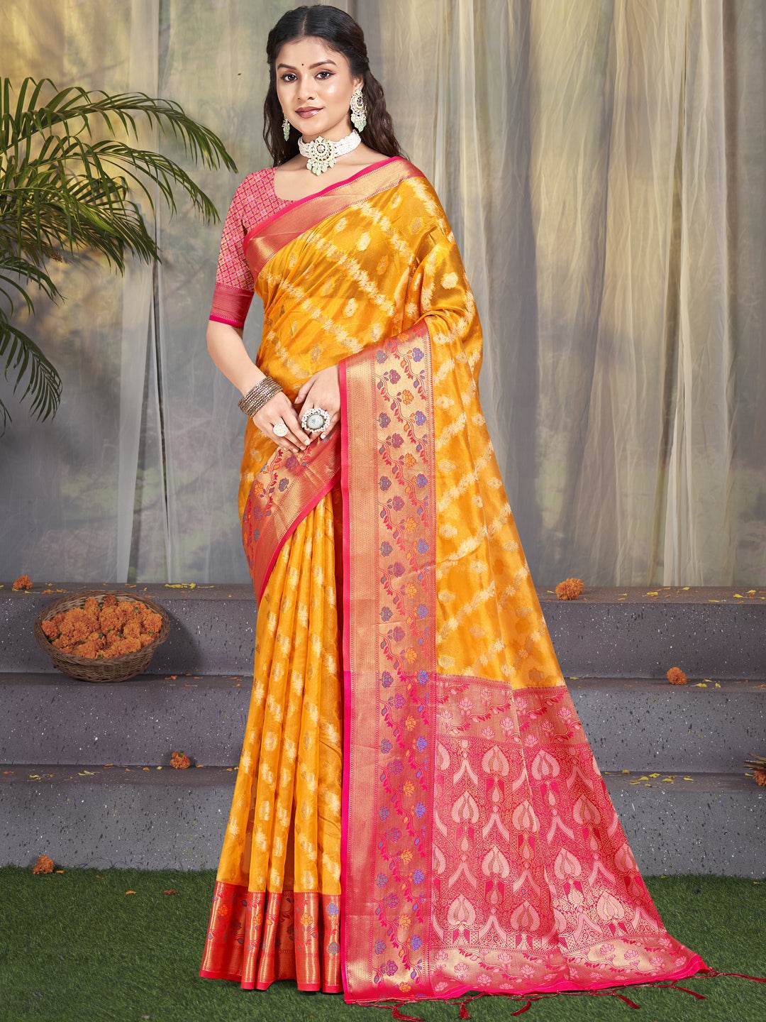 Yellow Silk Saree With Blouse Piece