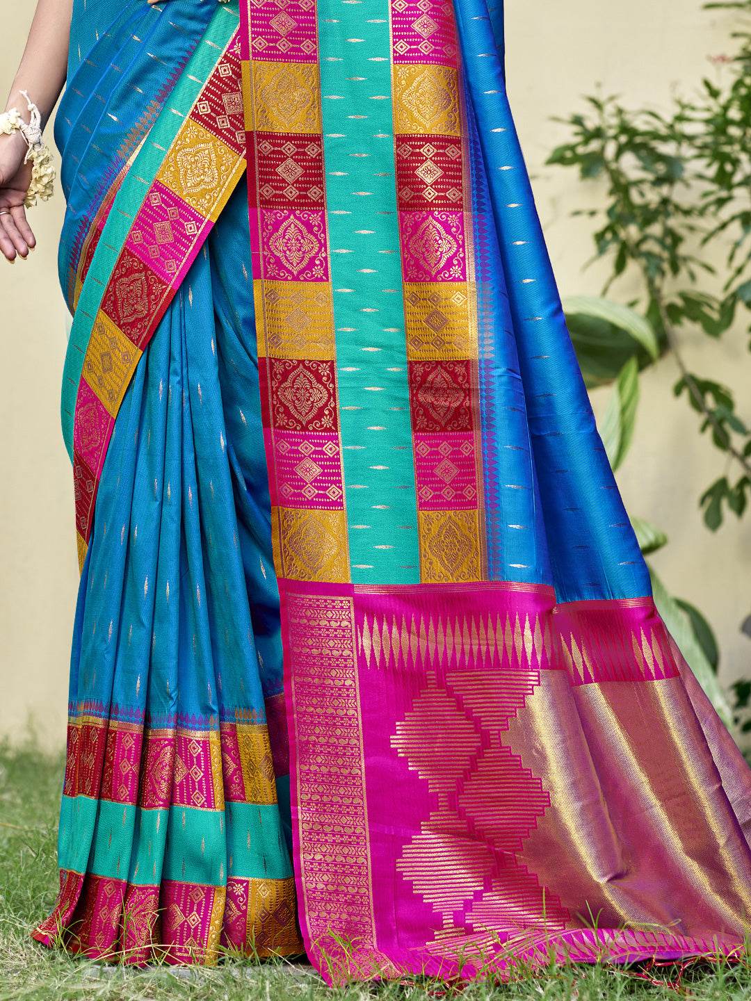 Blue Silk Saree With Blouse Piece