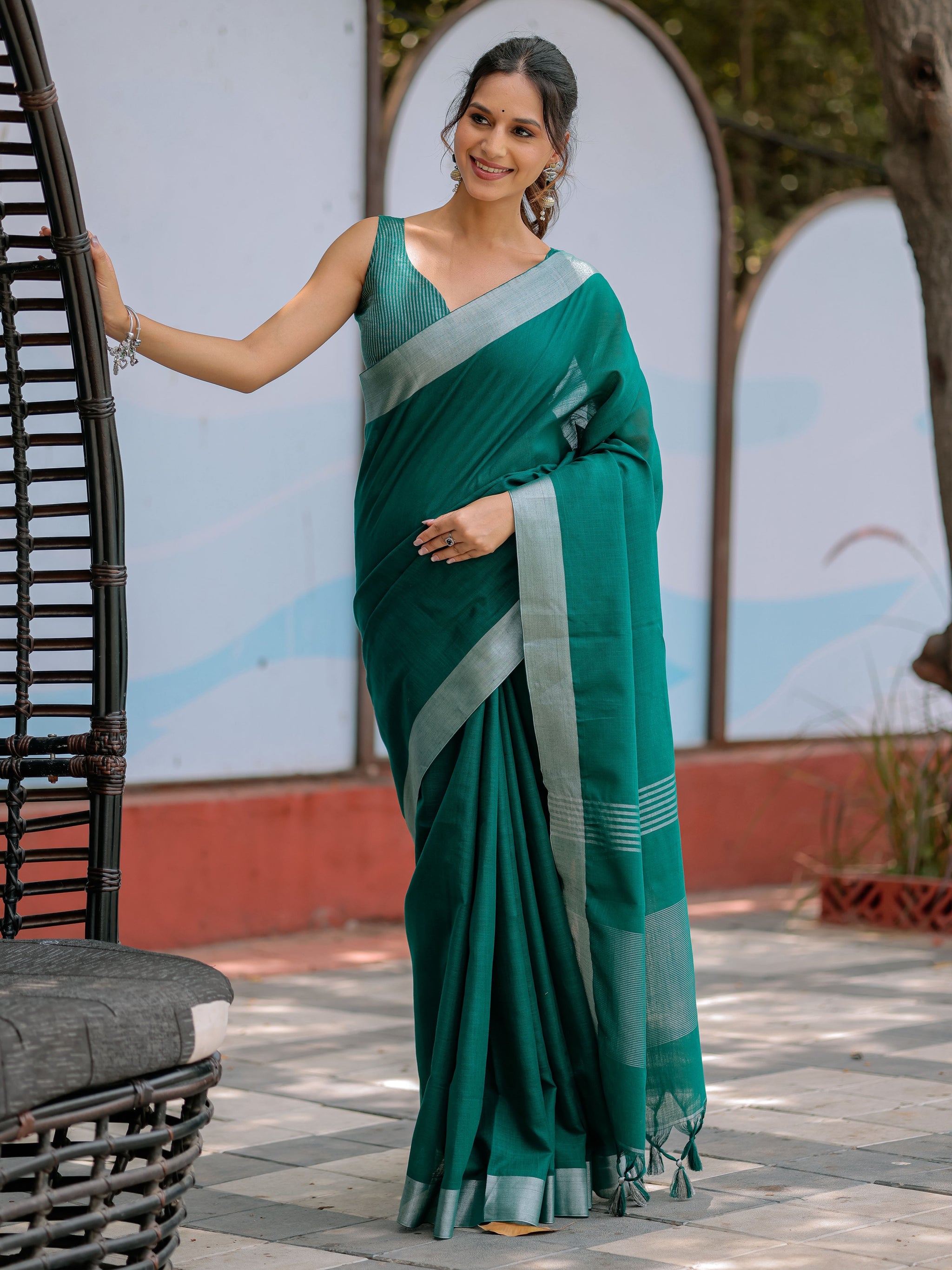 Elegant Emerald Green Pure Handloom Mul Cotton Saree with Silver Border & Tassel Detailing