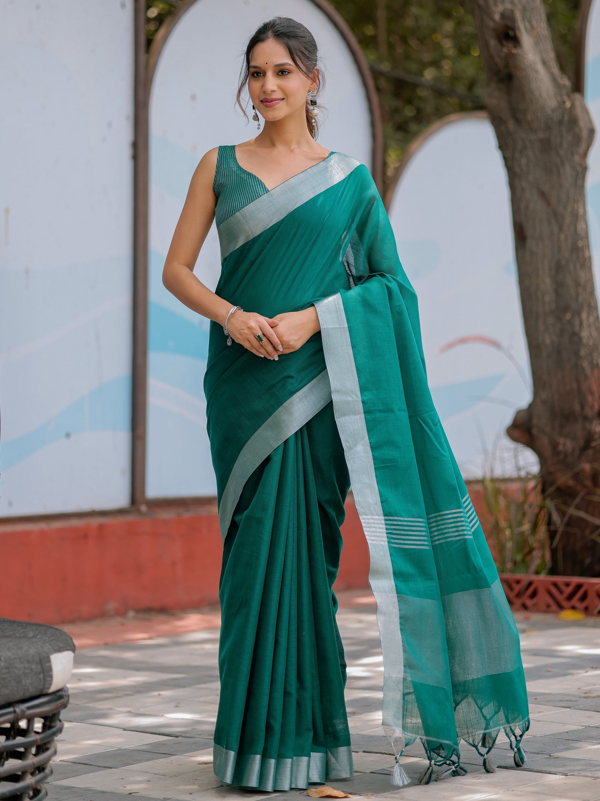Elegant Emerald Green Pure Handloom Mul Cotton Saree with Silver Border & Tassel Detailing