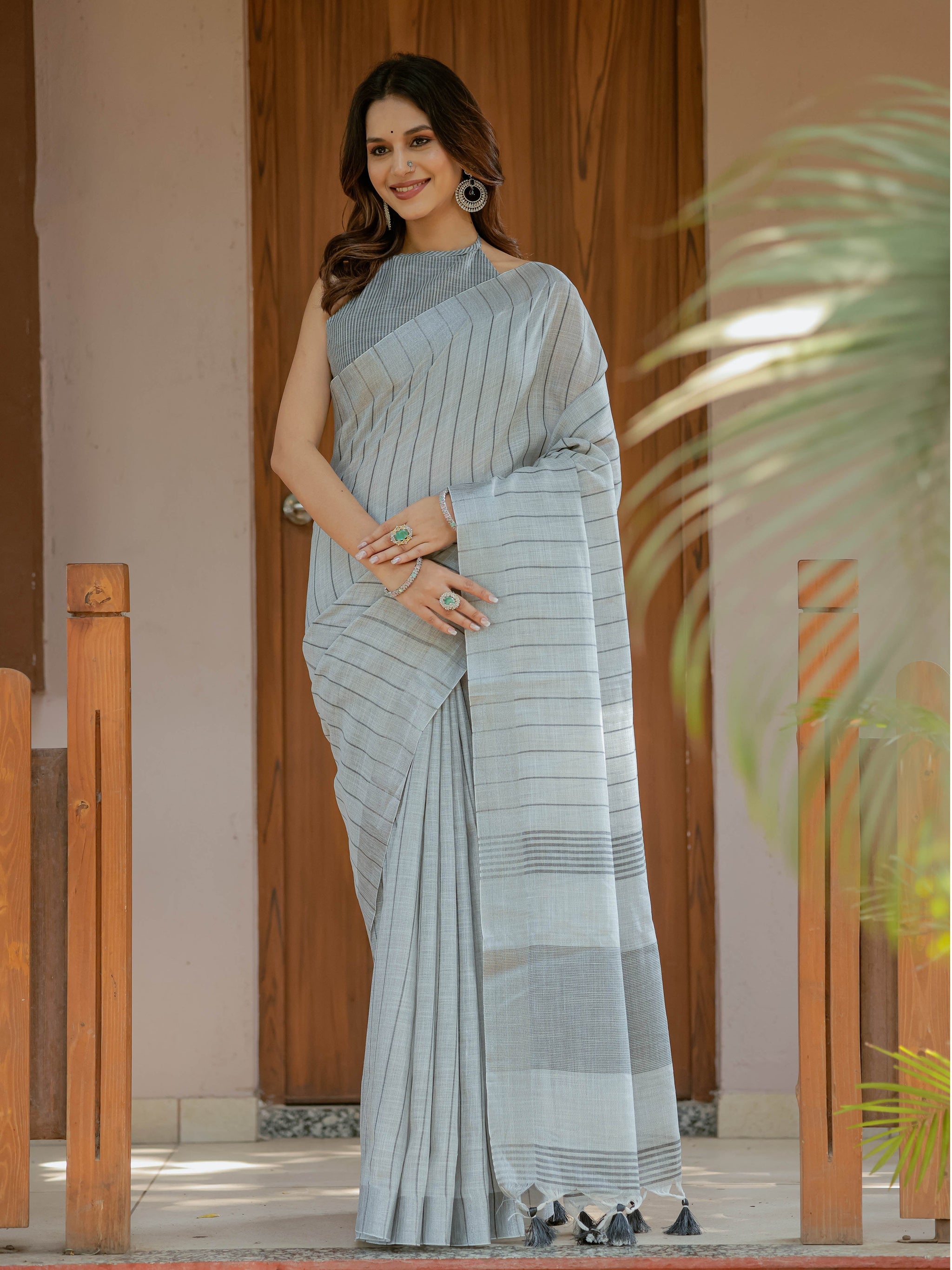 Elegant Ash Grey Handloom Mul Cotton Saree with Minimal Striped Weaving & Tassel Detailing