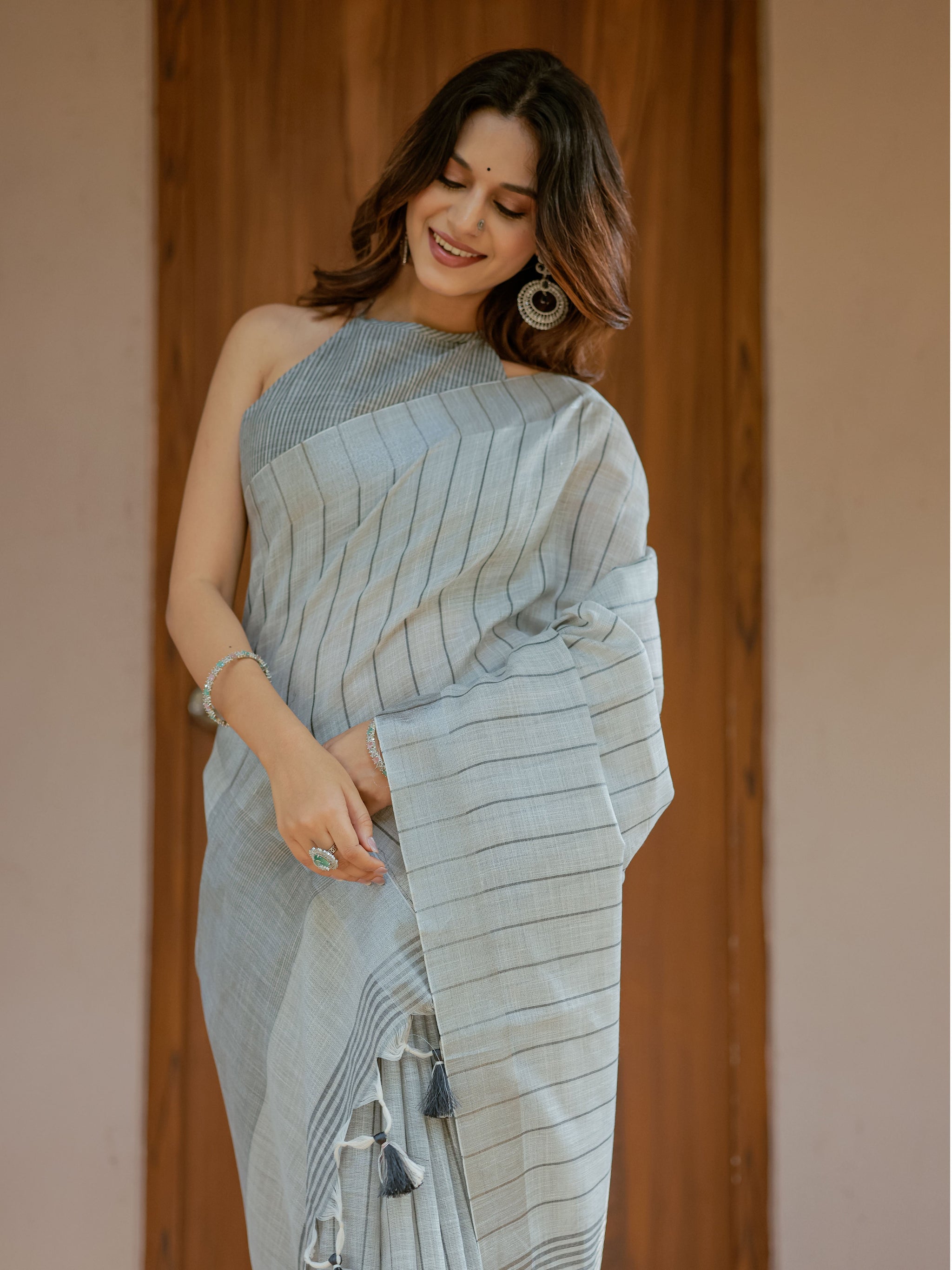 Elegant Ash Grey Handloom Mul Cotton Saree with Minimal Striped Weaving & Tassel Detailing