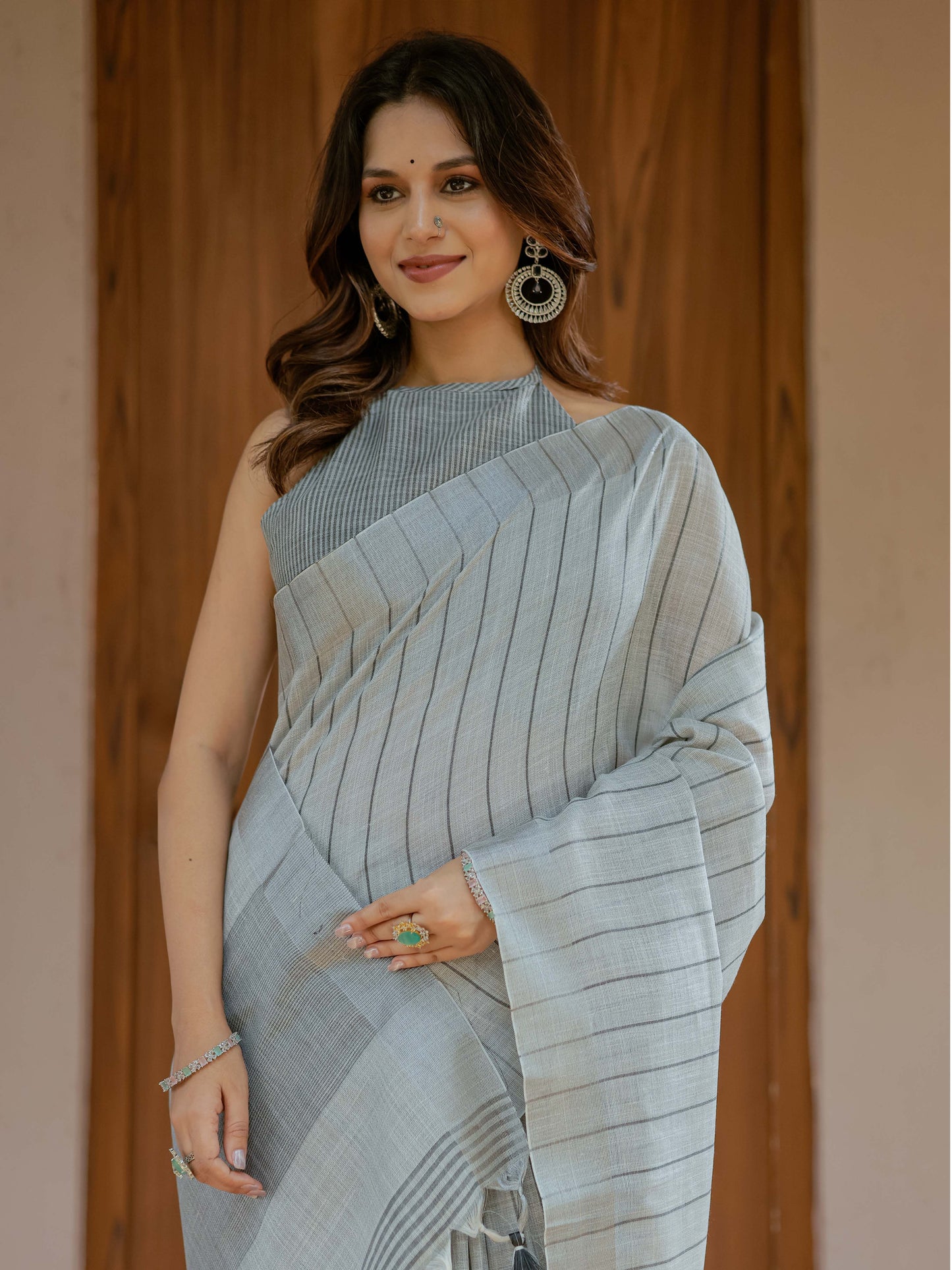 Elegant Ash Grey Handloom Mul Cotton Saree with Minimal Striped Weaving & Tassel Detailing