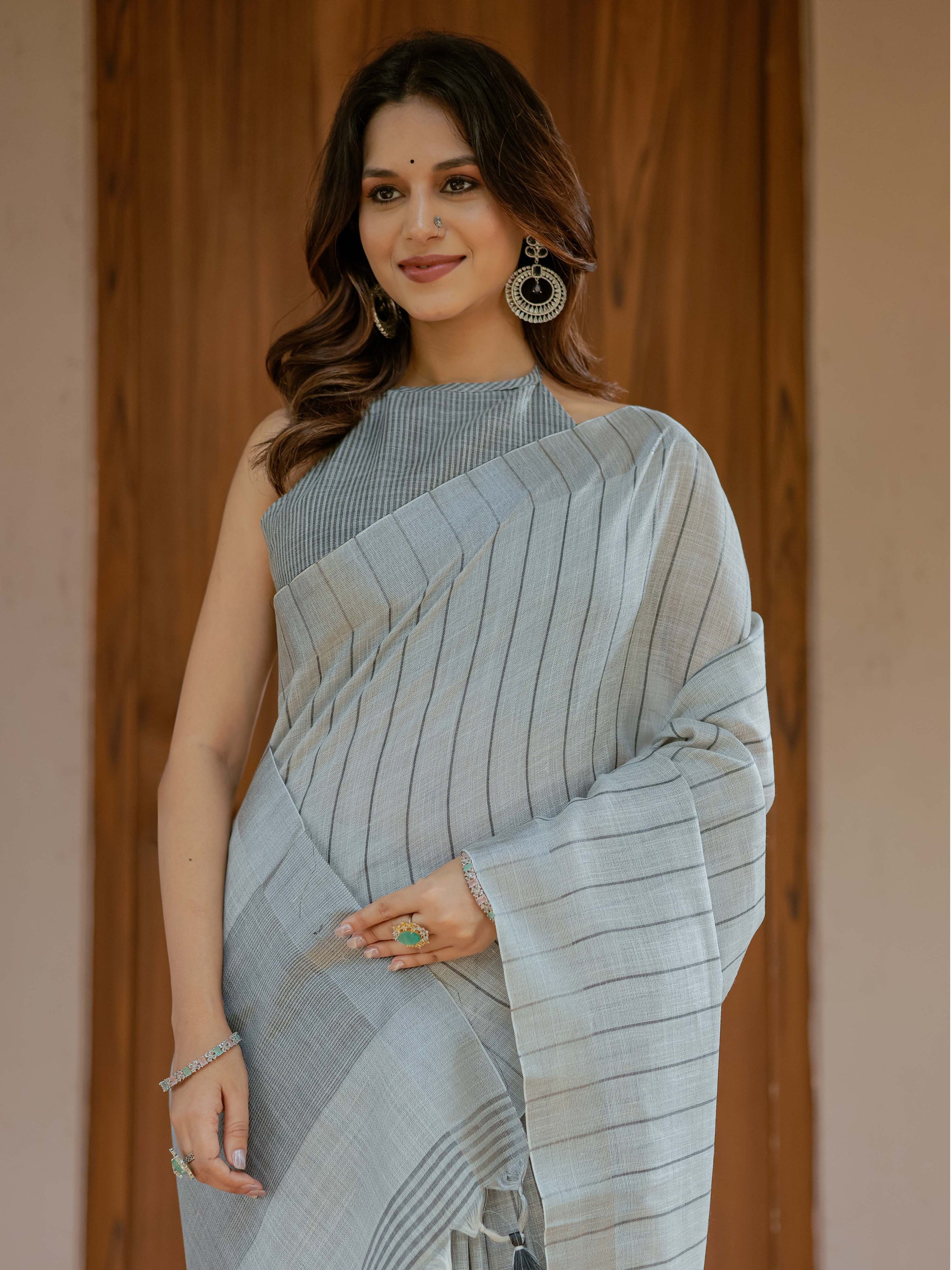 Elegant Ash Grey Handloom Mul Cotton Saree with Minimal Striped Weaving & Tassel Detailing