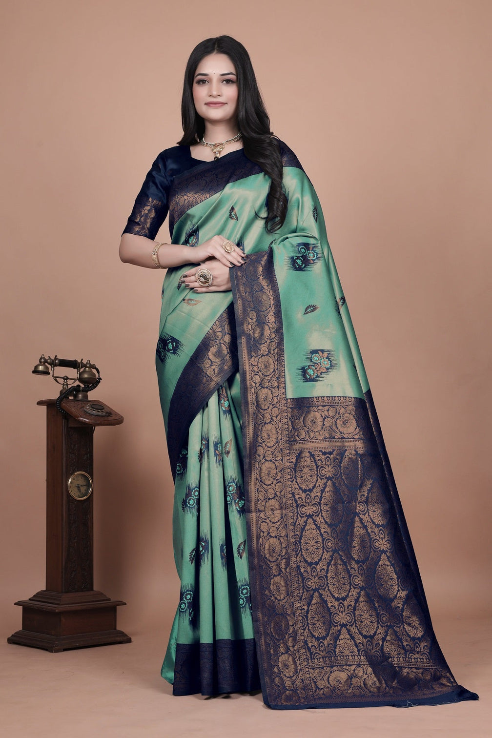 Stunning Green and Blue Silk Saree with Floral Patterns and Zari Work – Ideal for Special Occasions