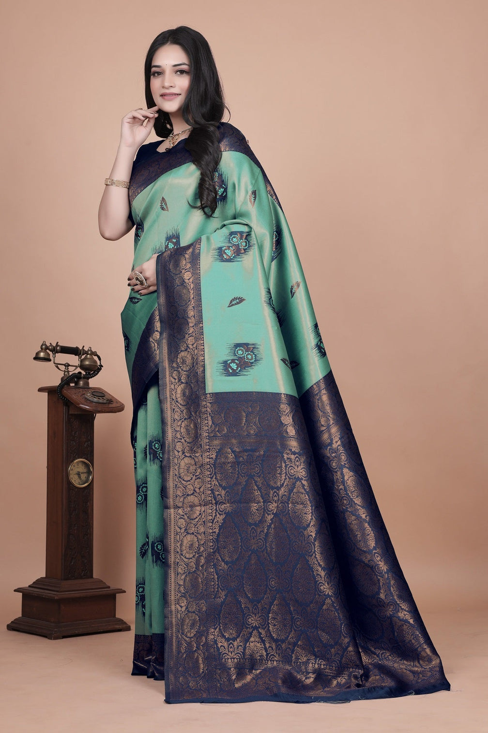 Stunning Green and Blue Silk Saree with Floral Patterns and Zari Work – Ideal for Special Occasions