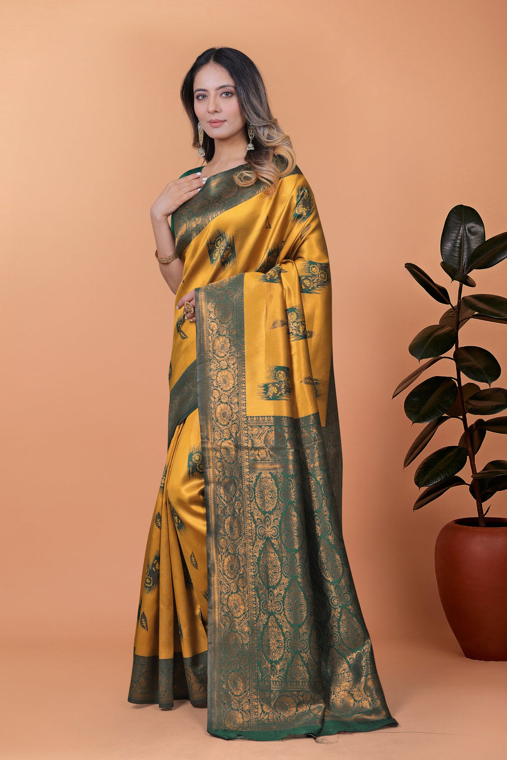 Exquisite Gold and Green Silk Saree with Golden Zari Border – Wedding & Party Wear Saree
