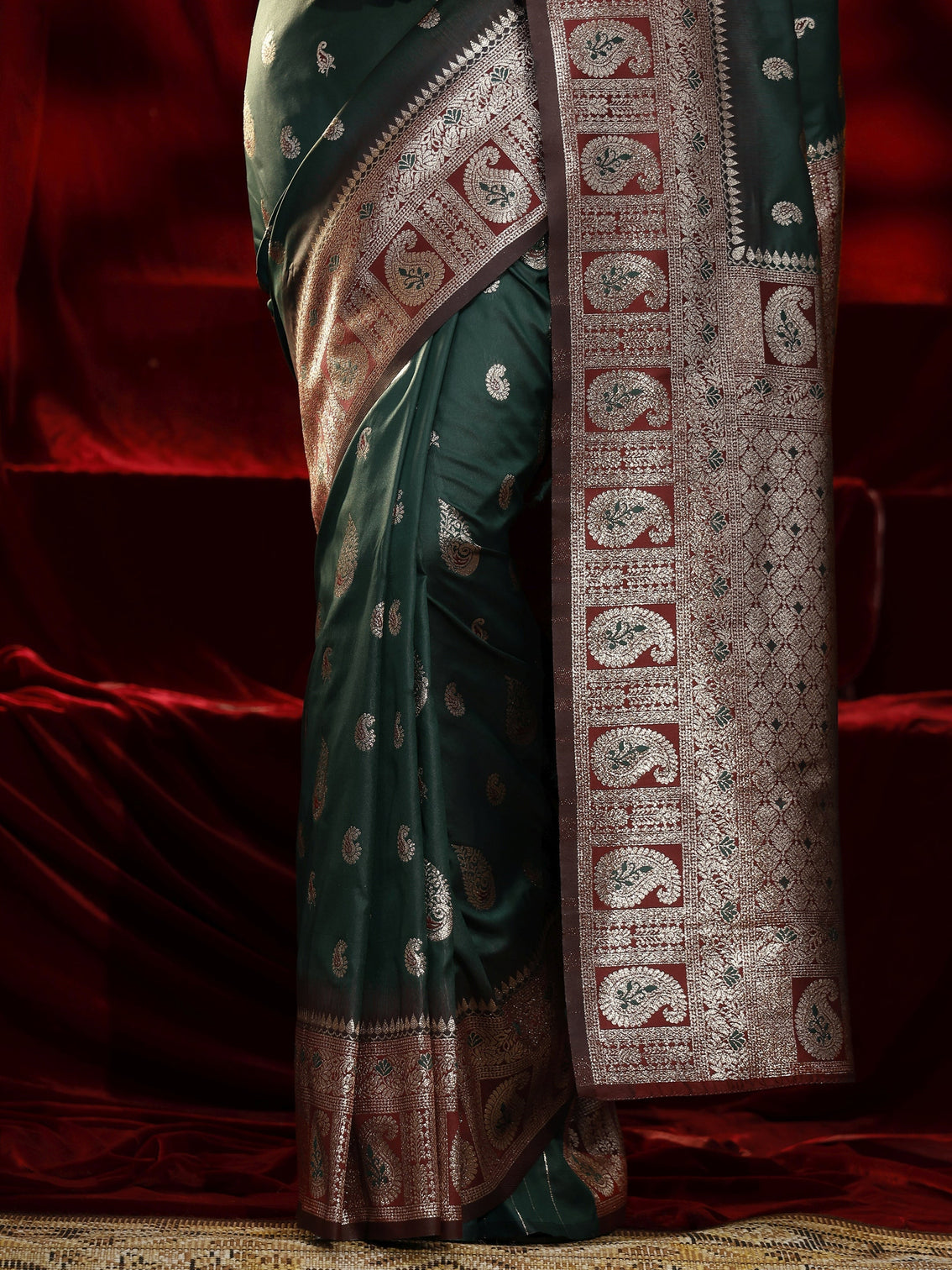 Mameraa Green Paisley Woven Design Silk blend Saree