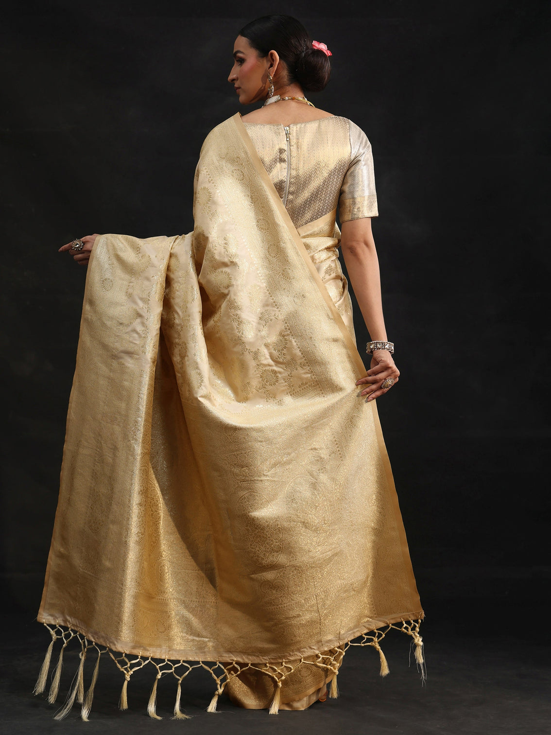 Mameraa Cream Banarasi Silk Blend Saree