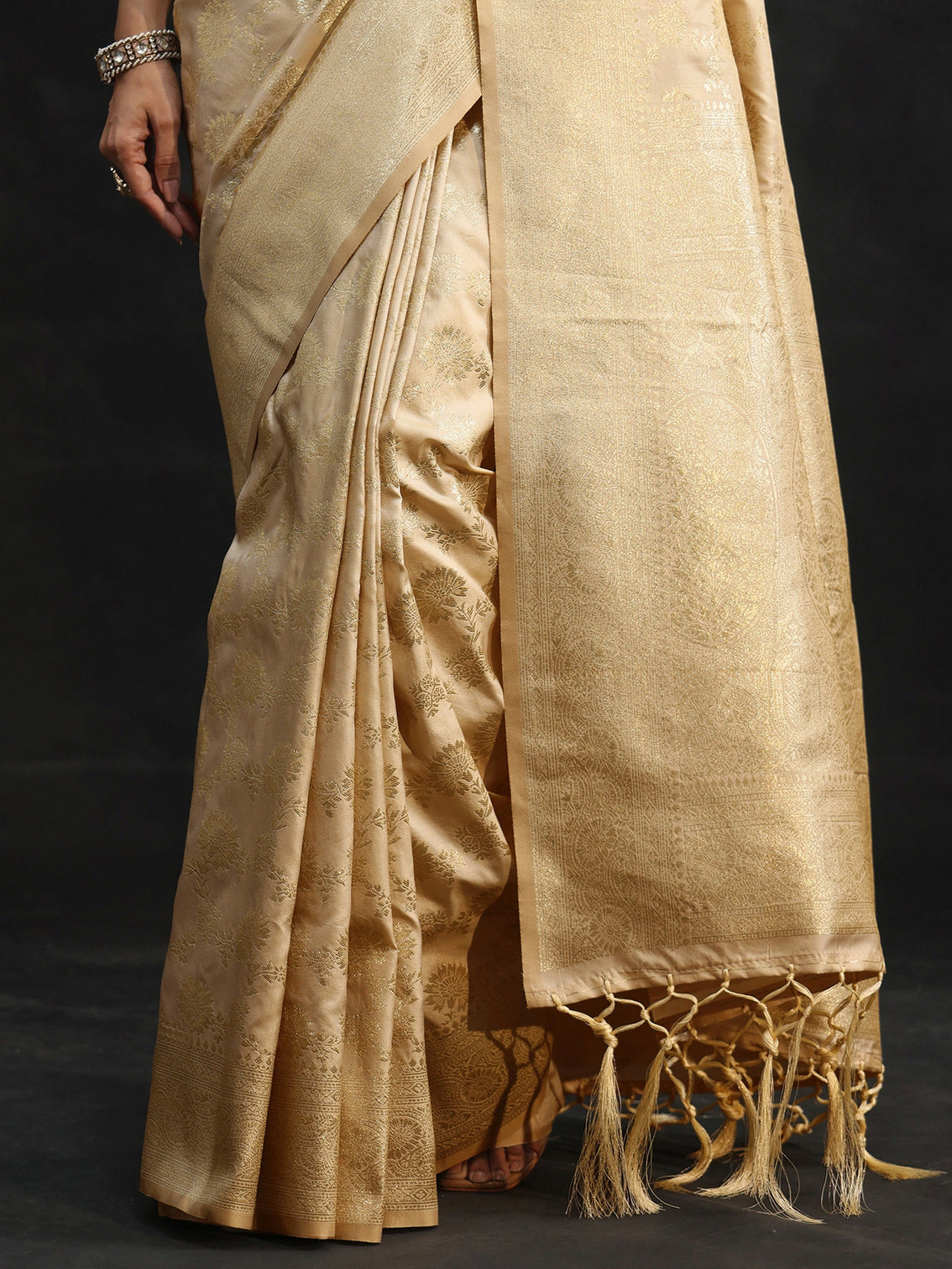 Mameraa Cream Banarasi Silk Blend Saree