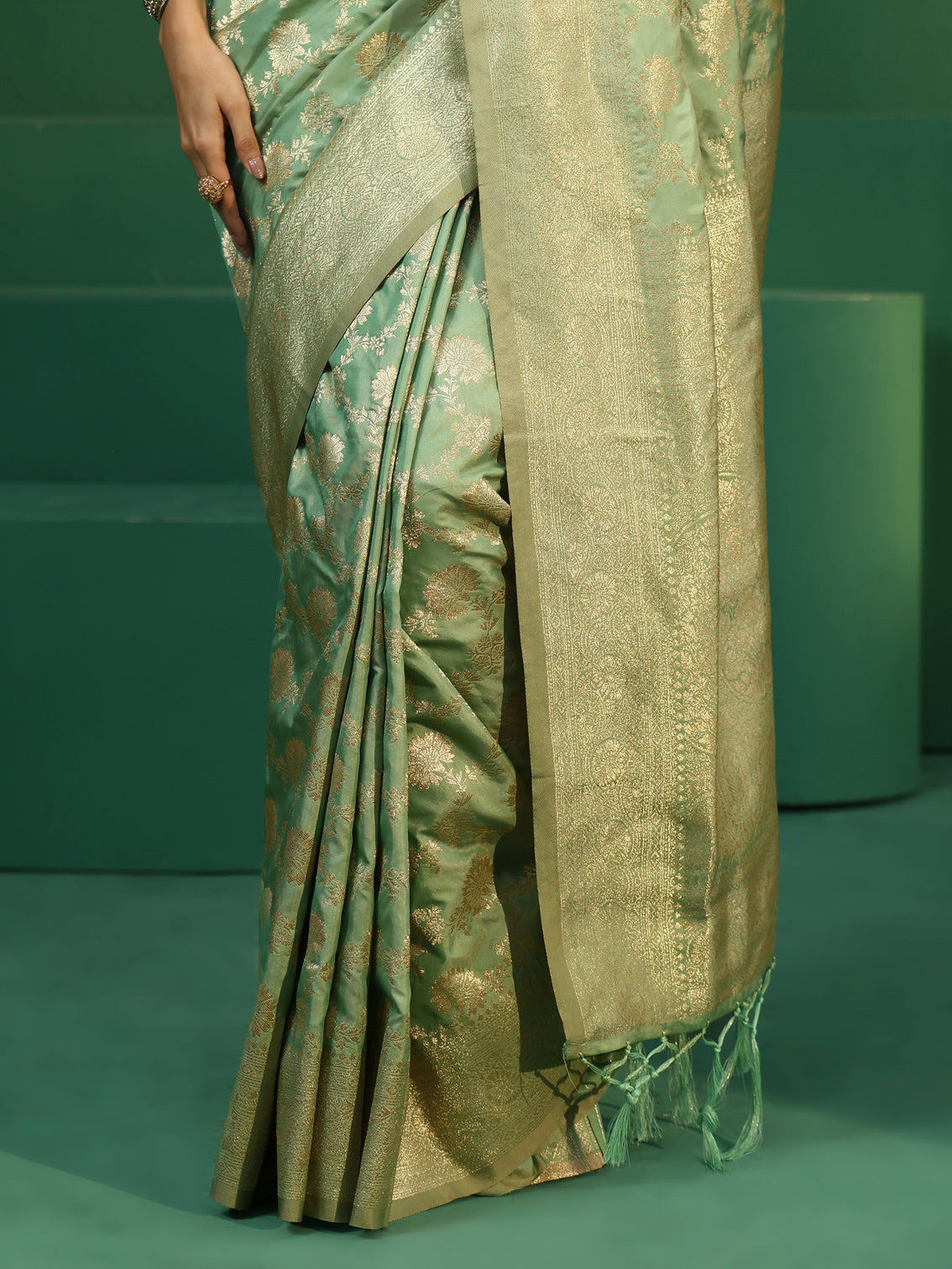 Mameraa Pista Green Banarasi Silk Blend Saree