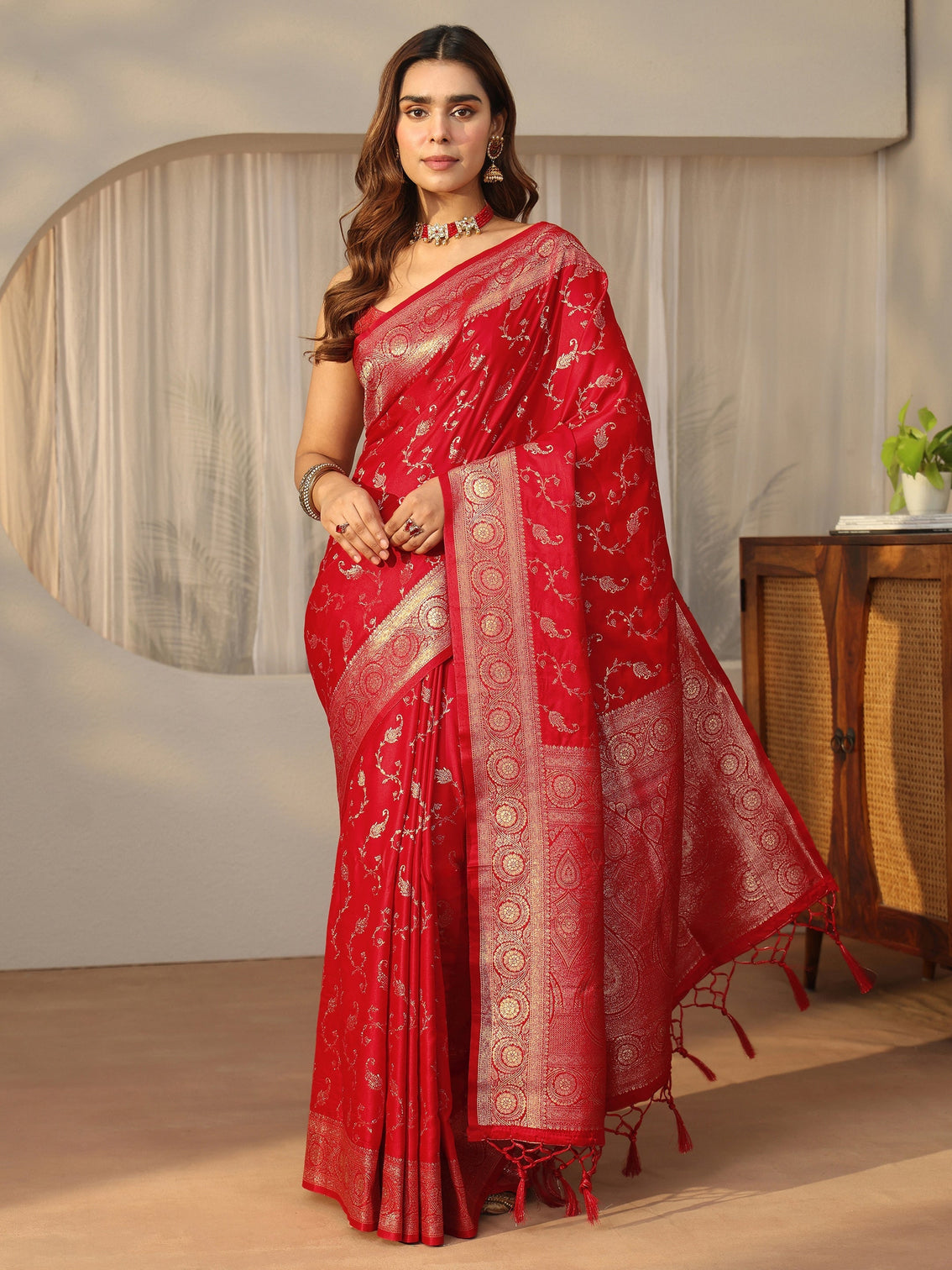 Mameraa Red Paisley Banarasi Silk Blend Saree