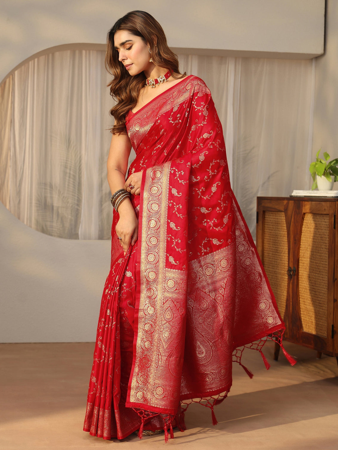 Mameraa Red Paisley Banarasi Silk Blend Saree
