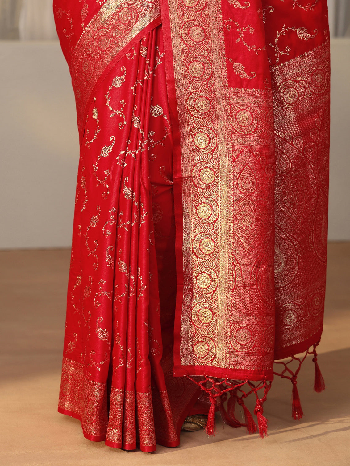 Mameraa Red Paisley Banarasi Silk Blend Saree