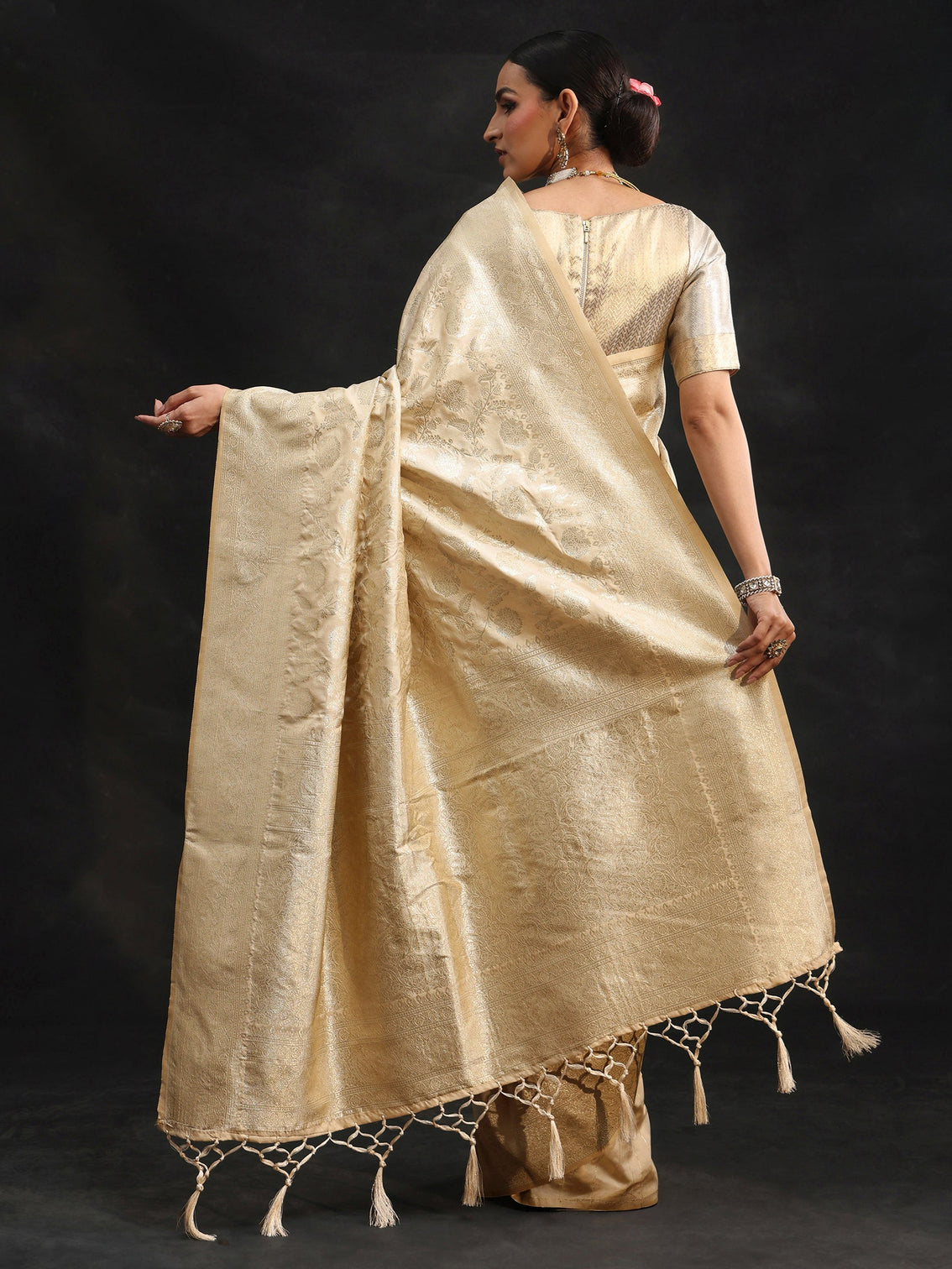 Mameraa Cream Banarasi Silk Blend Saree