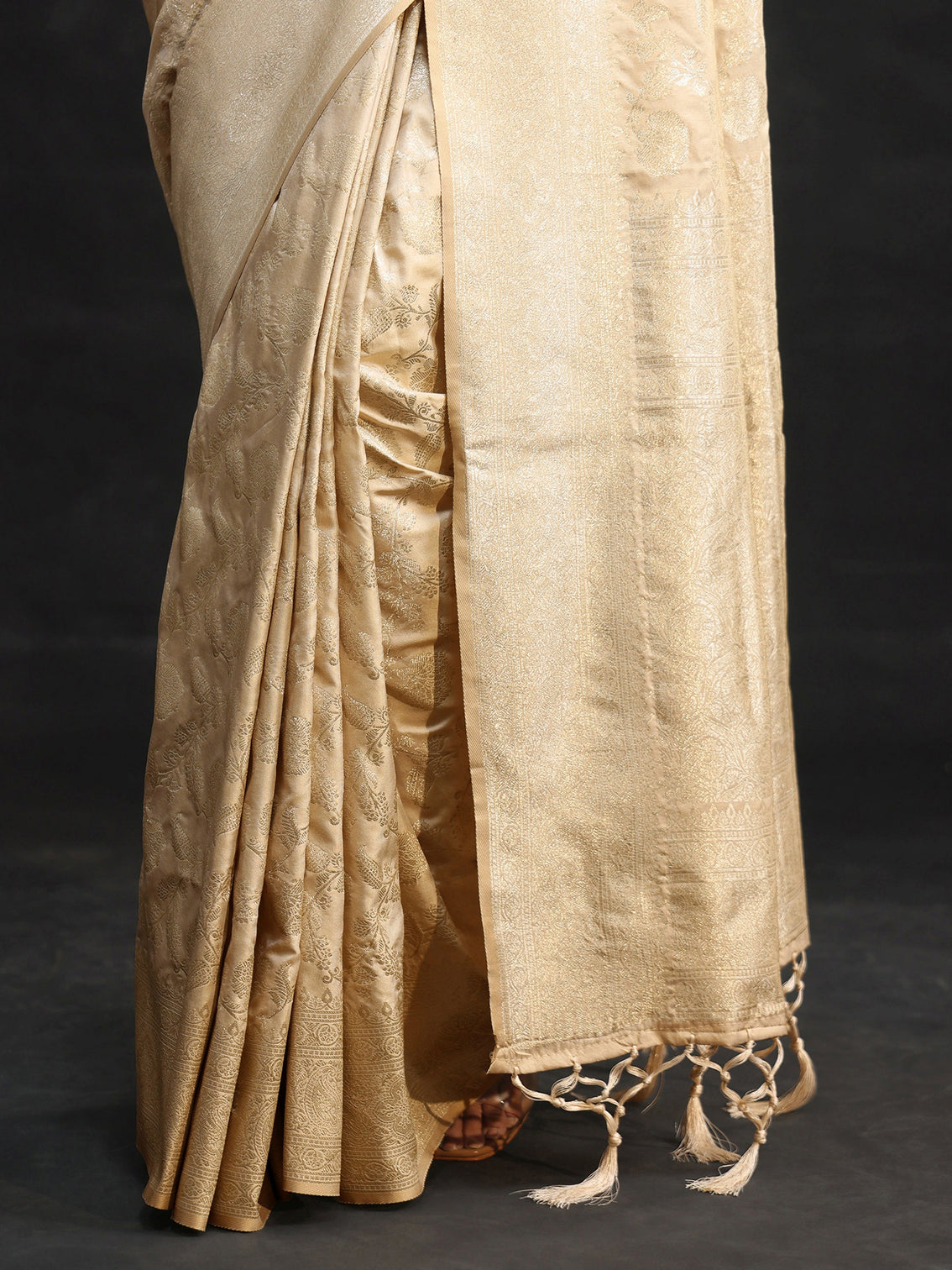 Mameraa Cream Banarasi Silk Blend Saree