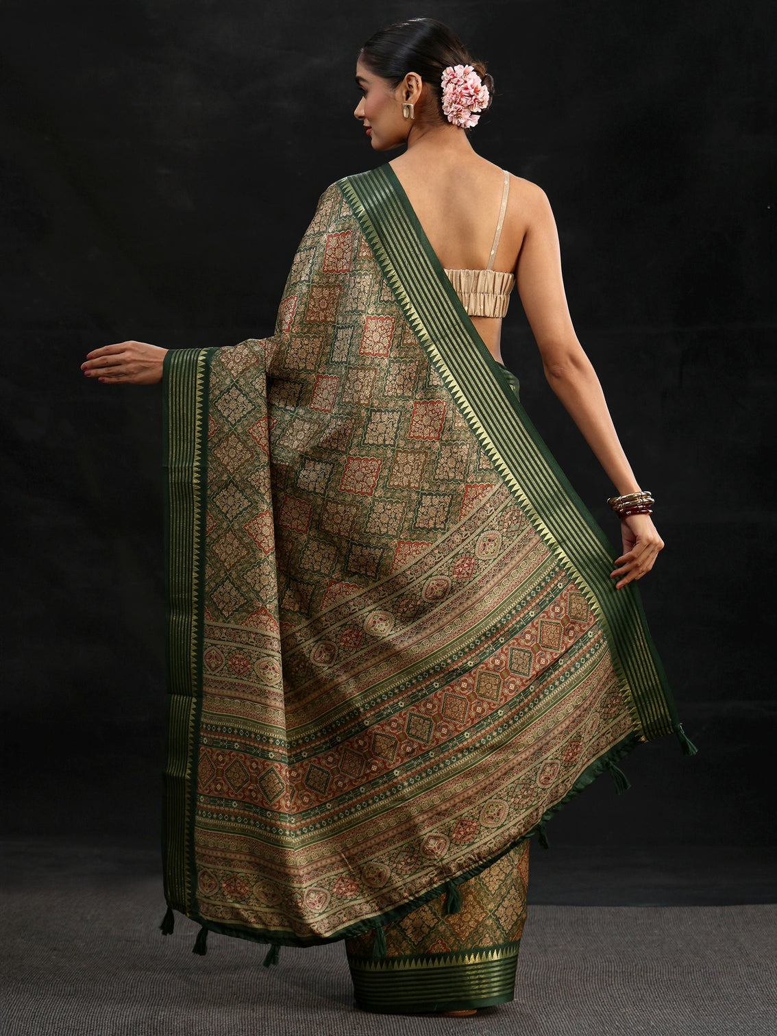 Mameraa Green Floral Foil Printed Silk Blend Saree