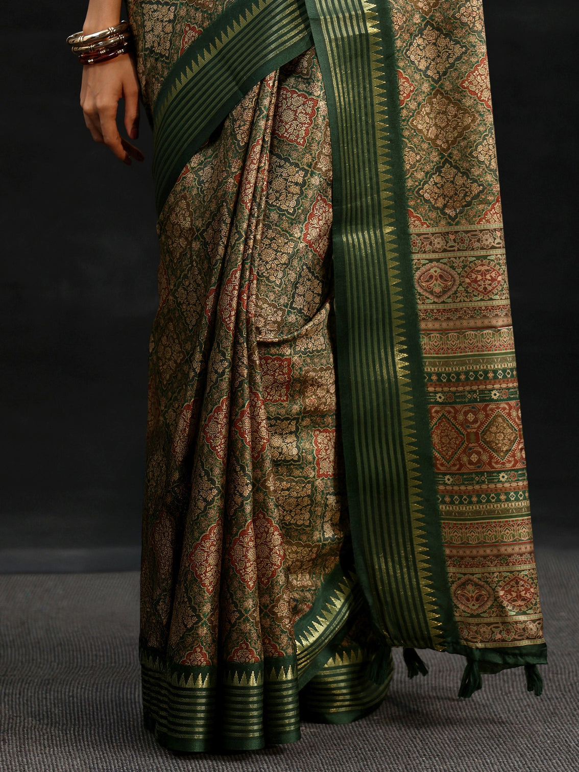 Mameraa Green Floral Foil Printed Silk Blend Saree