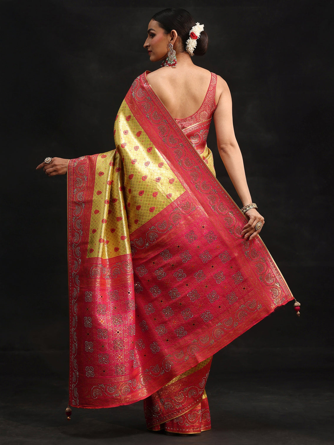 Mameraa Art Green Banarasi Silk Blend Saree