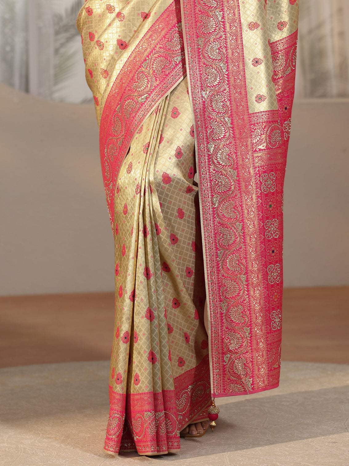 Mameraa Art Gold Banarasi Silk Blend Saree