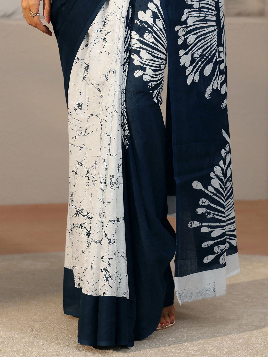 Mameraa Navy Blue Screen Printed Cotton Saree