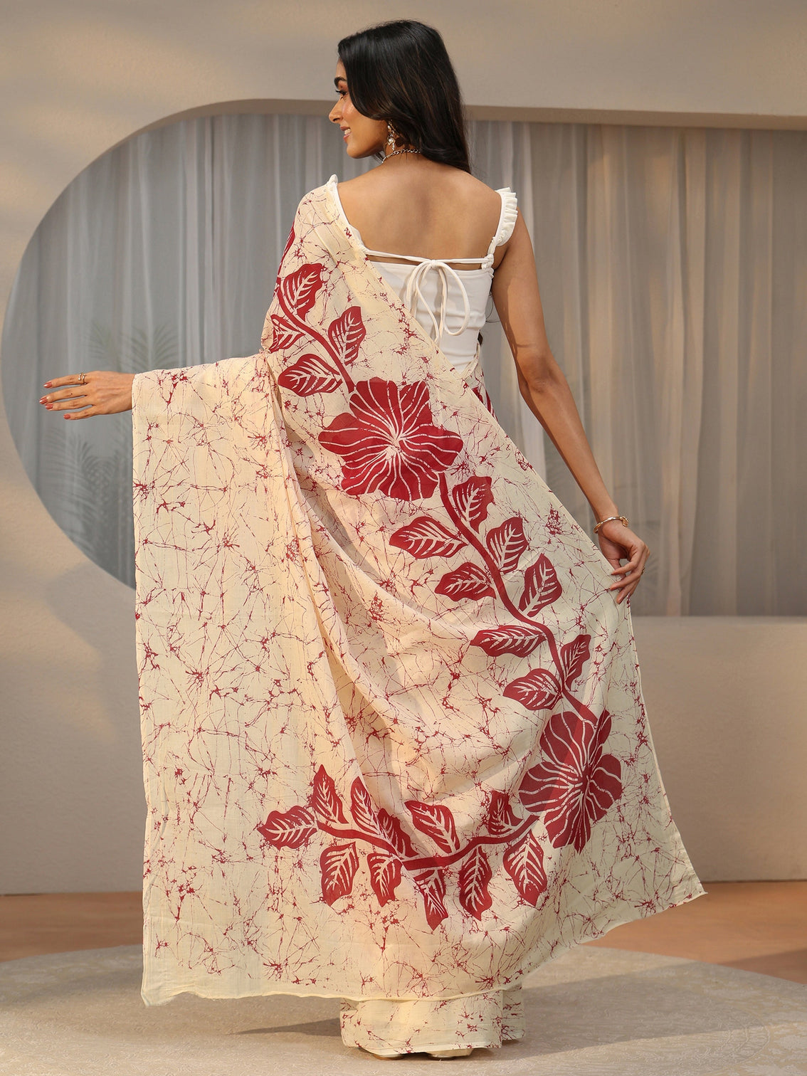 Mameraa Cream Screen Printed Floral Cotton Saree