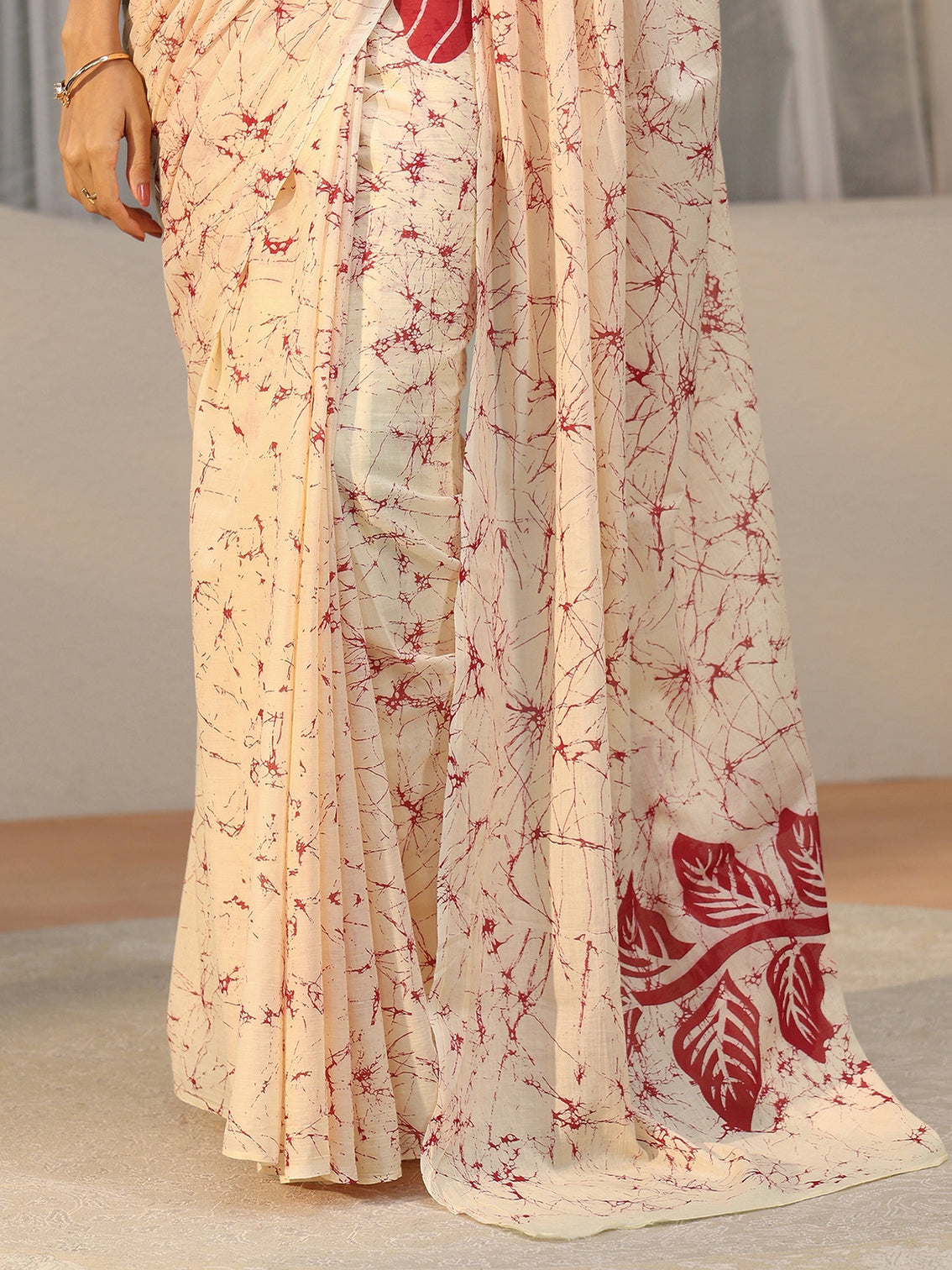 Mameraa Cream Screen Printed Floral Cotton Saree