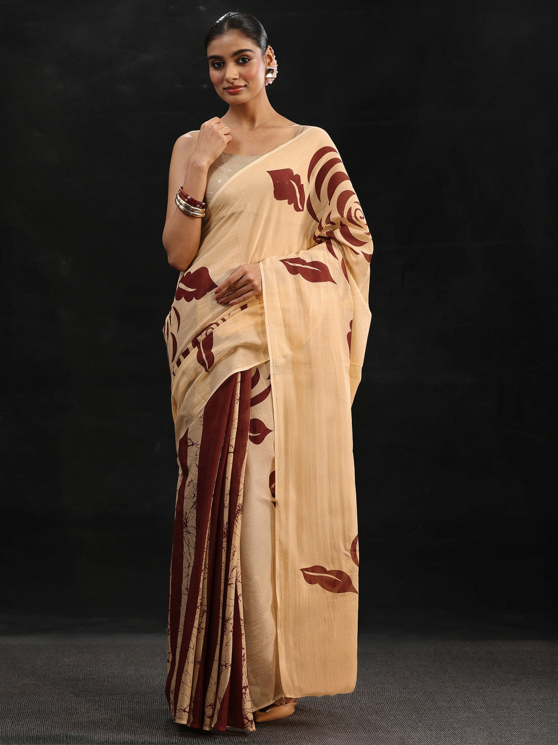 Mameraa Cream Rosette Print Cotton Saree