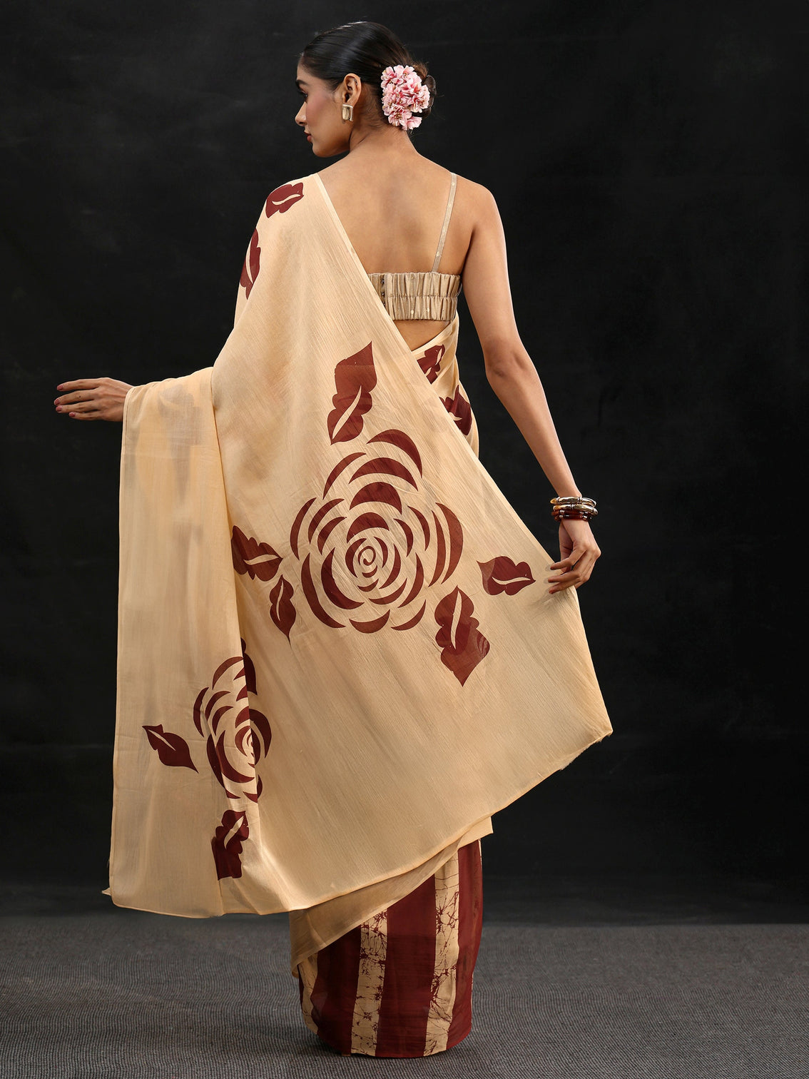 Mameraa Cream Rosette Print Cotton Saree