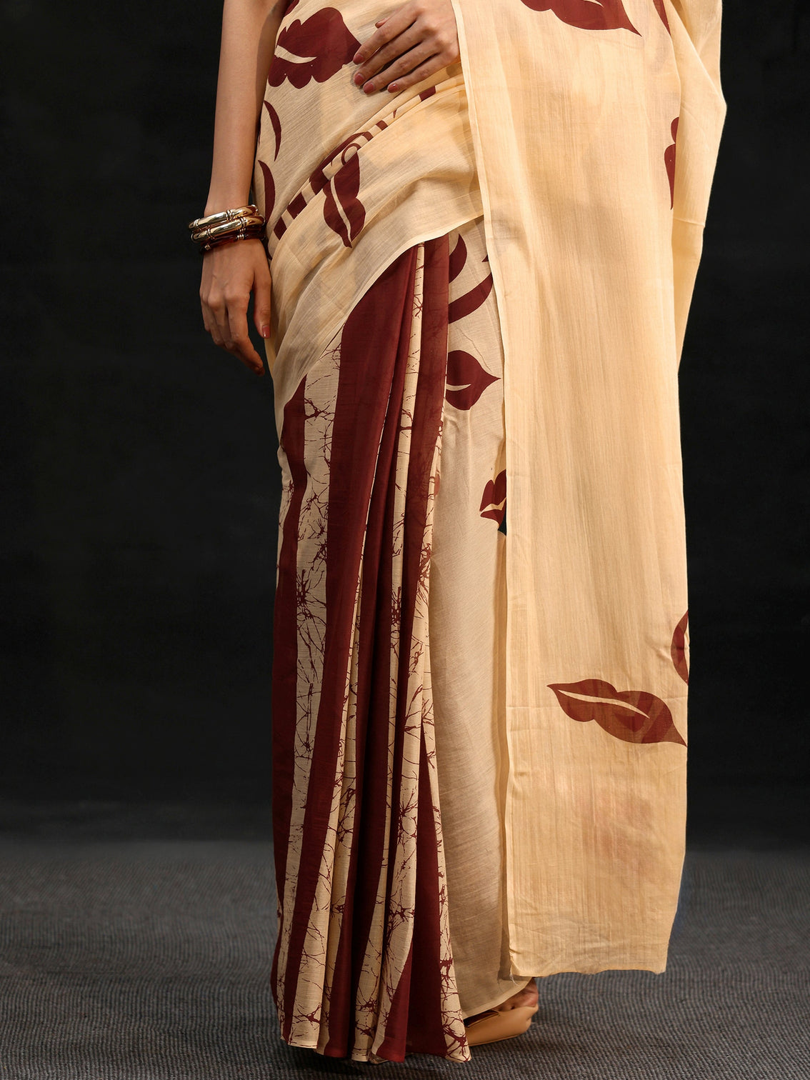 Mameraa Cream Rosette Print Cotton Saree