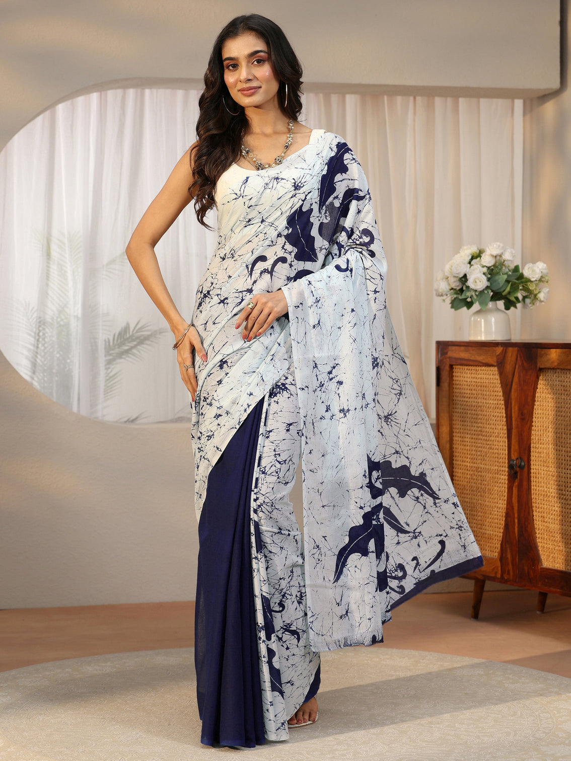 Mameraa Navy Blue Screen Printed Saree