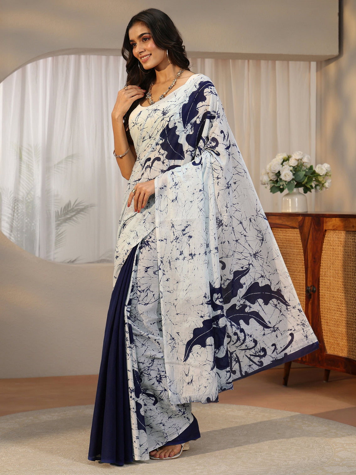 Mameraa Navy Blue Screen Printed Saree
