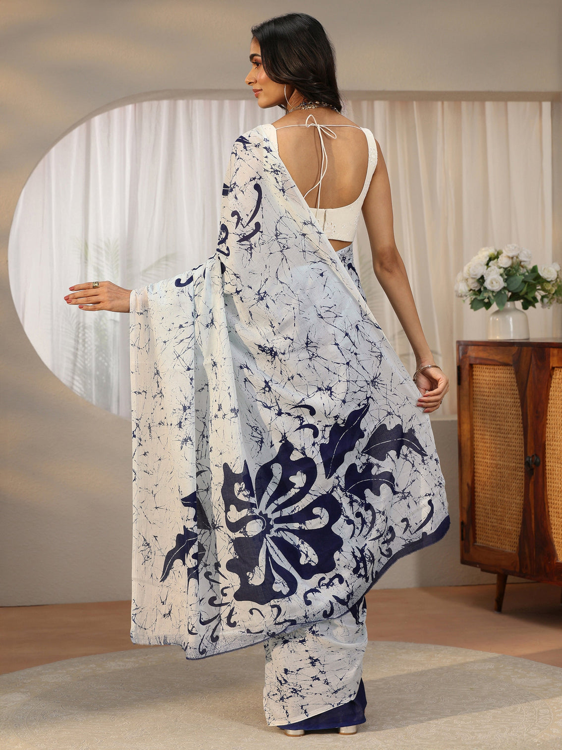 Mameraa Navy Blue Screen Printed Saree