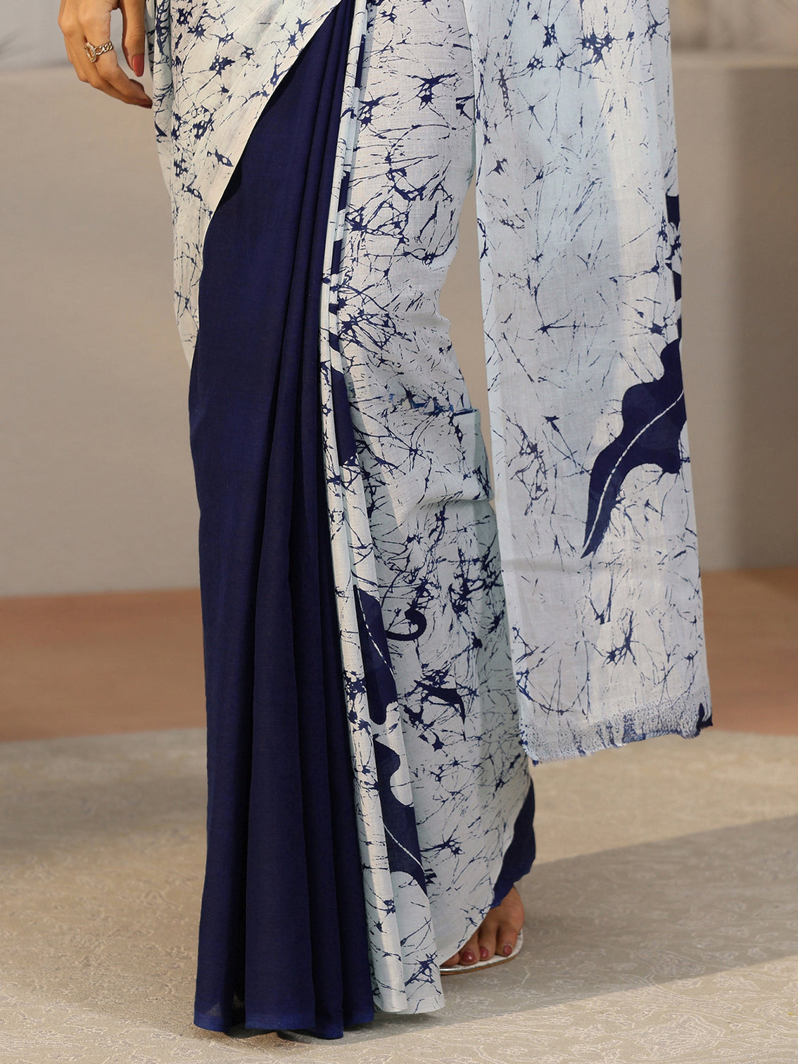 Mameraa Navy Blue Screen Printed Saree