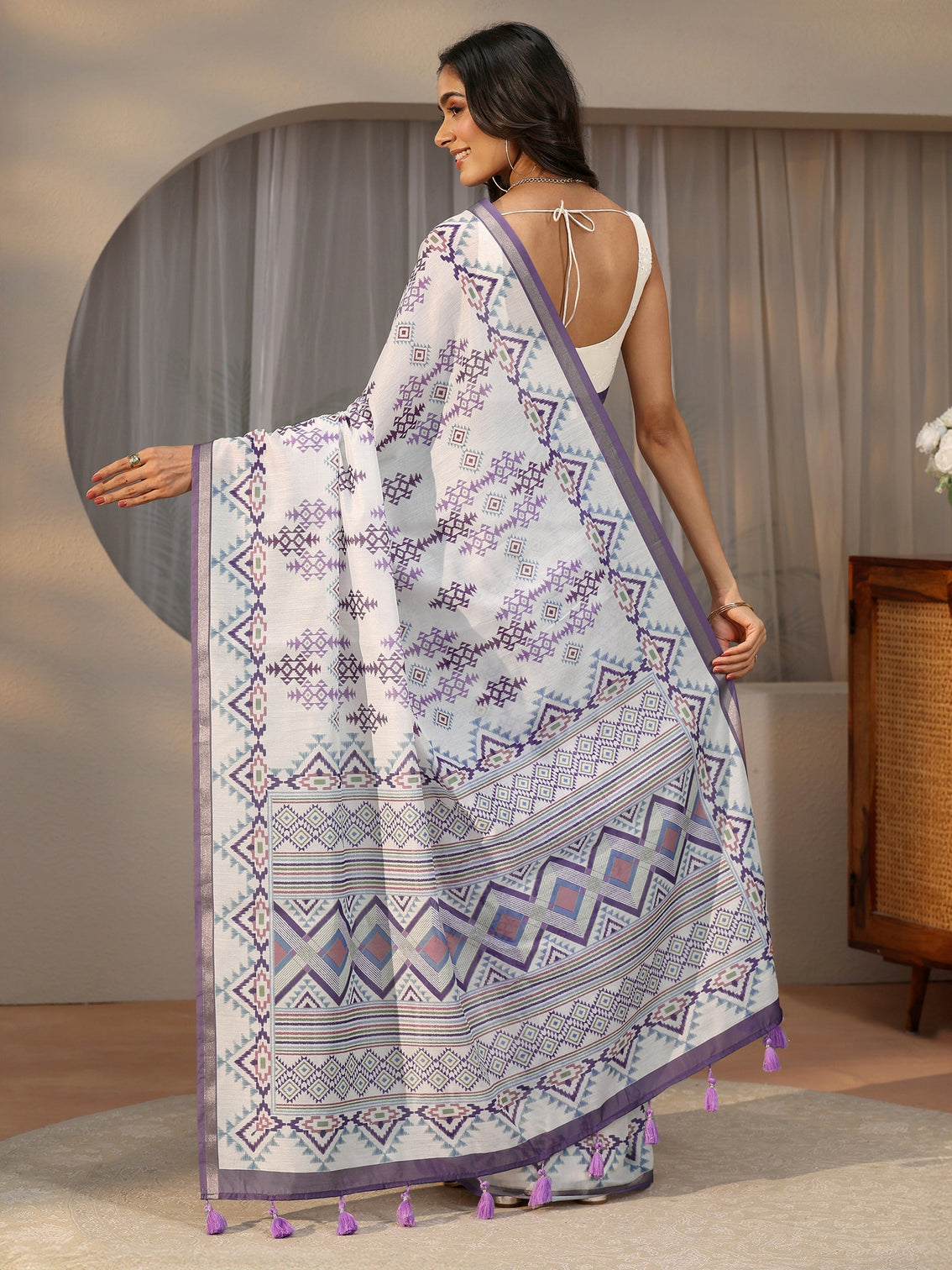 Mameraa White Geometric Block Print Cotton Blend Saree