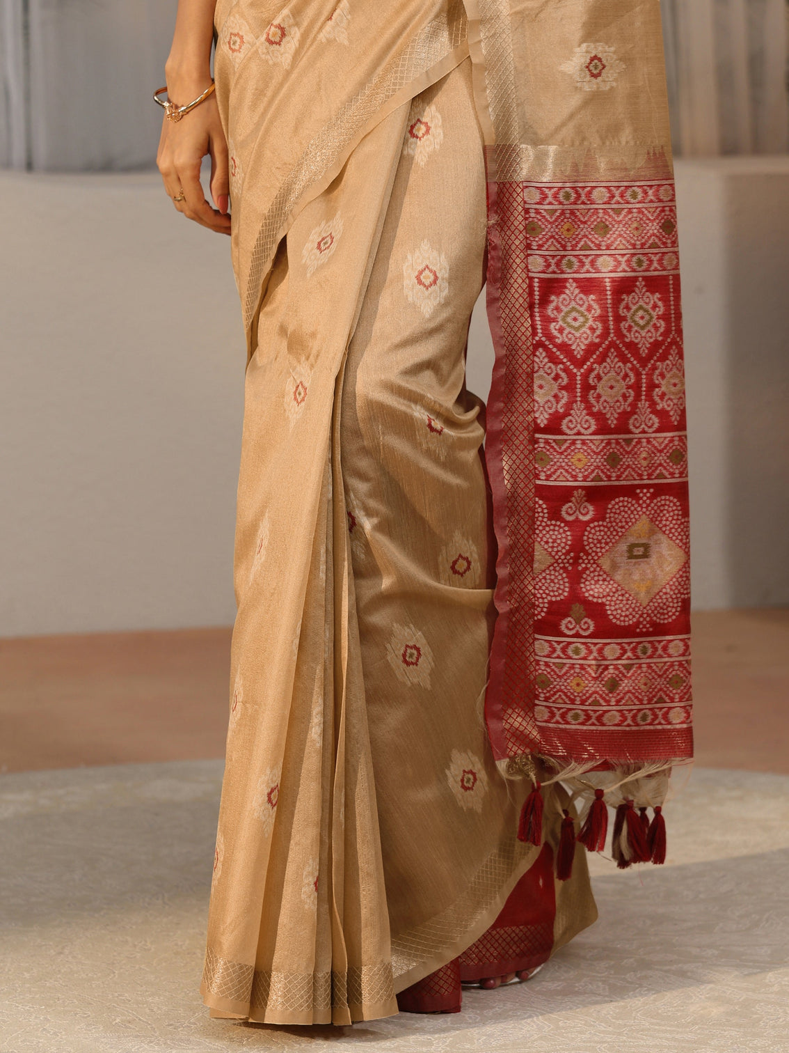 Mameraa Gold Woven Design Silk Blend Saree