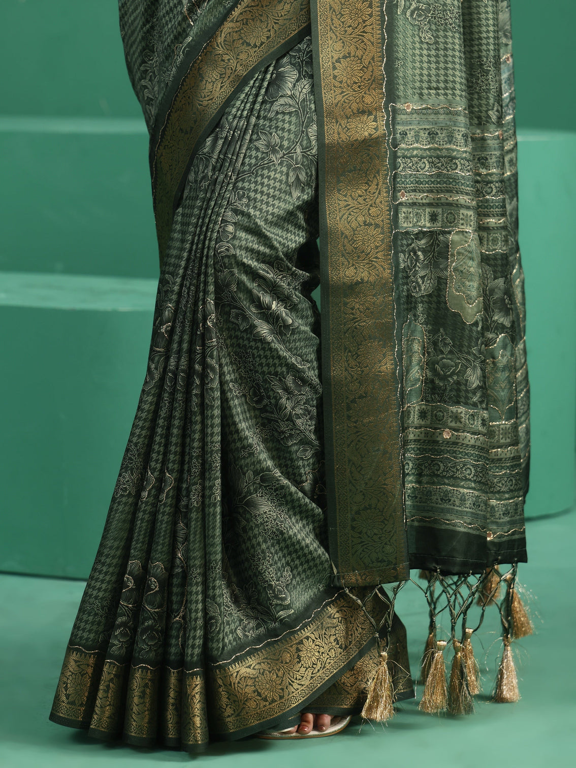 Mameraa Green Floral Printed Silk Blend Saree with Woven Design Border