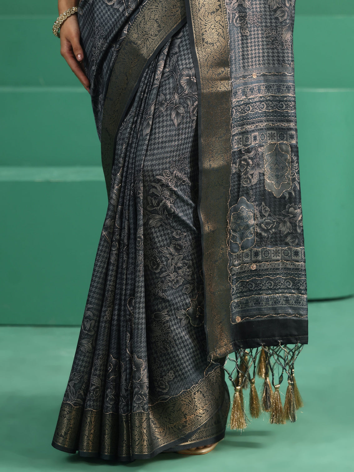 Mameraa Navy Blue Floral Printed Silk Blend Saree with Woven Design Border