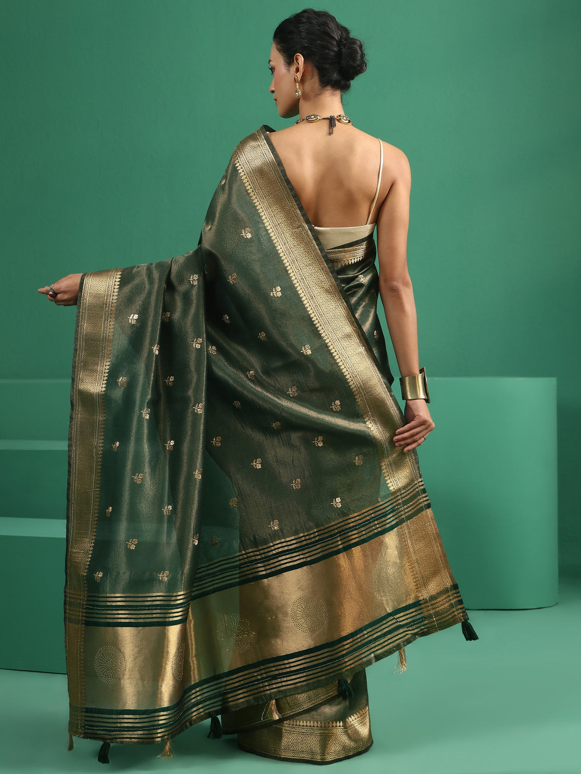 Mameraa Green Floral Embroidered Tissue Saree