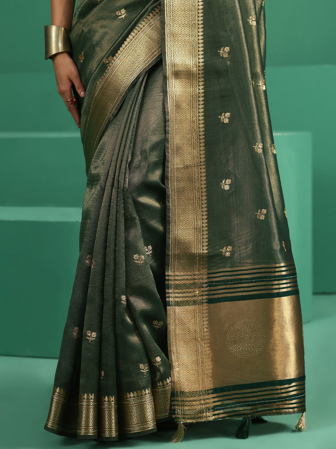 Mameraa Green Floral Embroidered Tissue Saree
