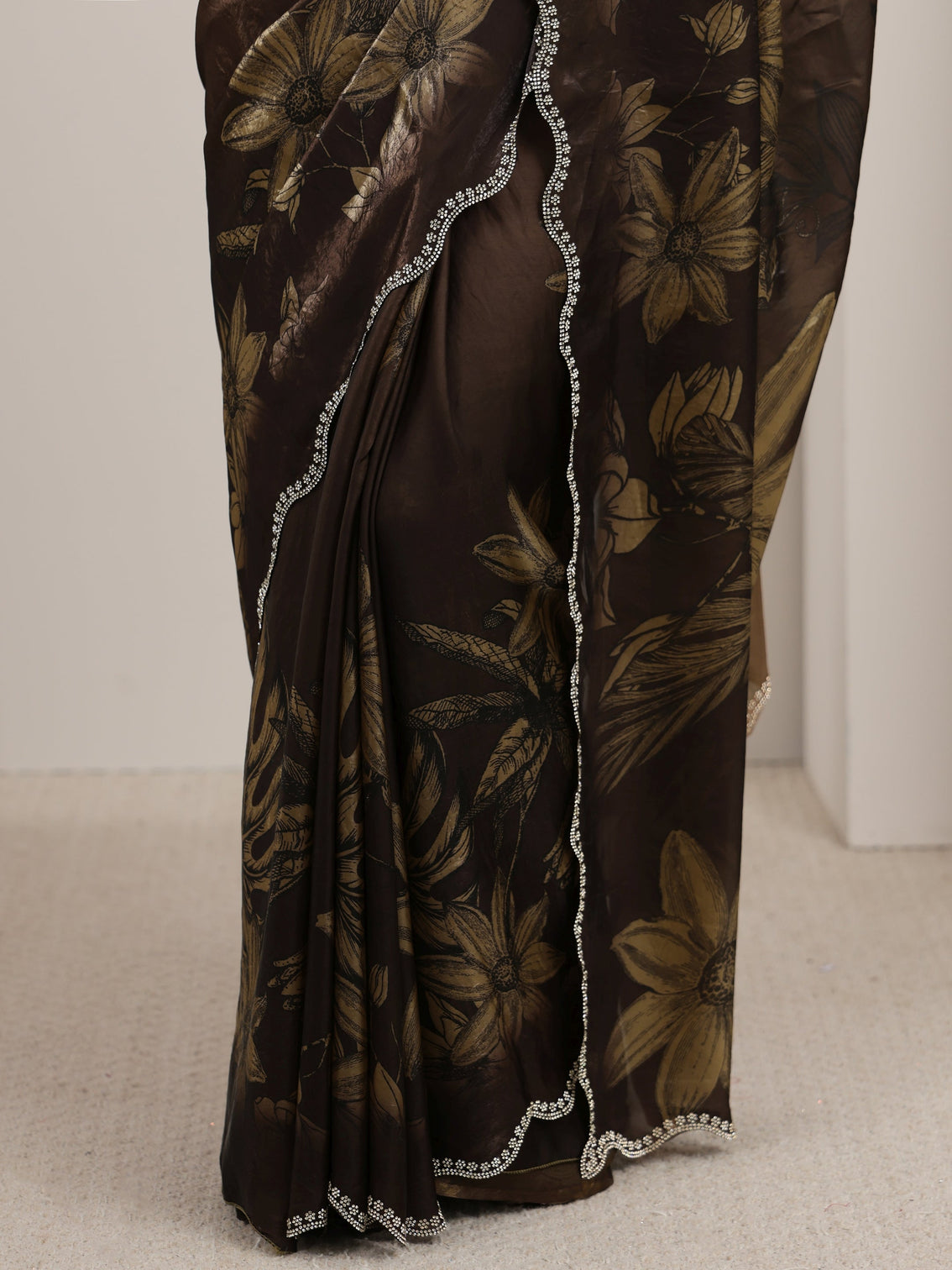 Mameraa Olive Green Floral Printed Tissue Saree with Scalloped Border