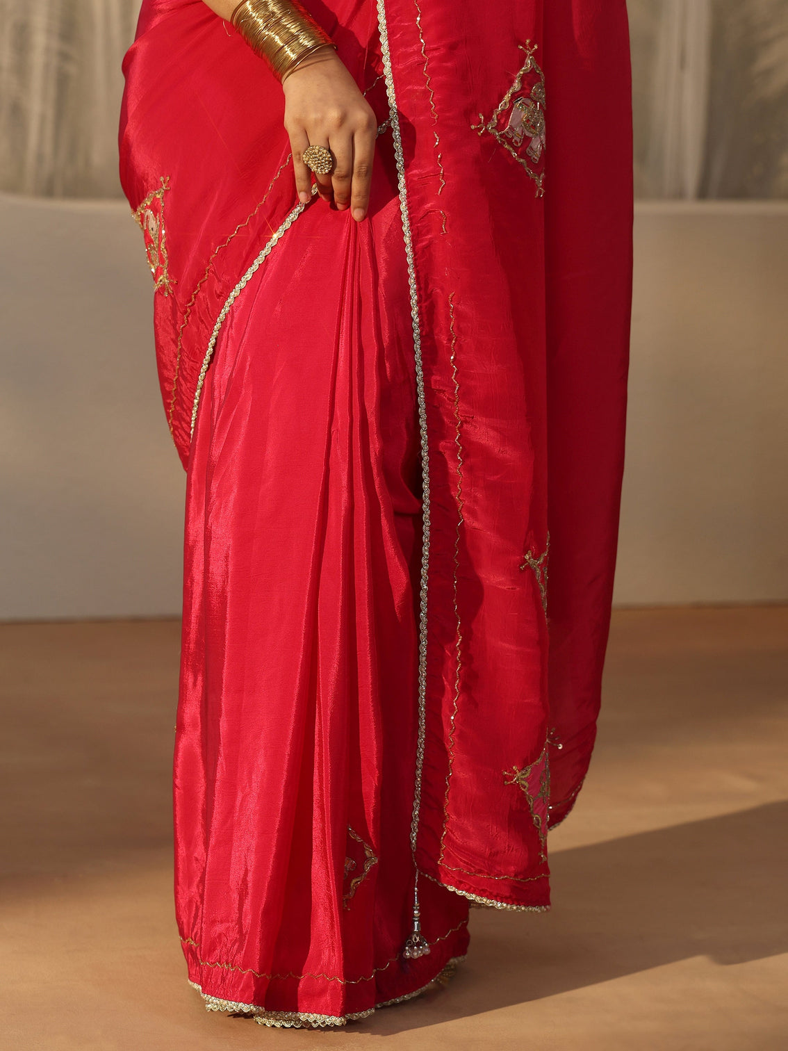 Mameraa Pink Animal Embroidered Saree