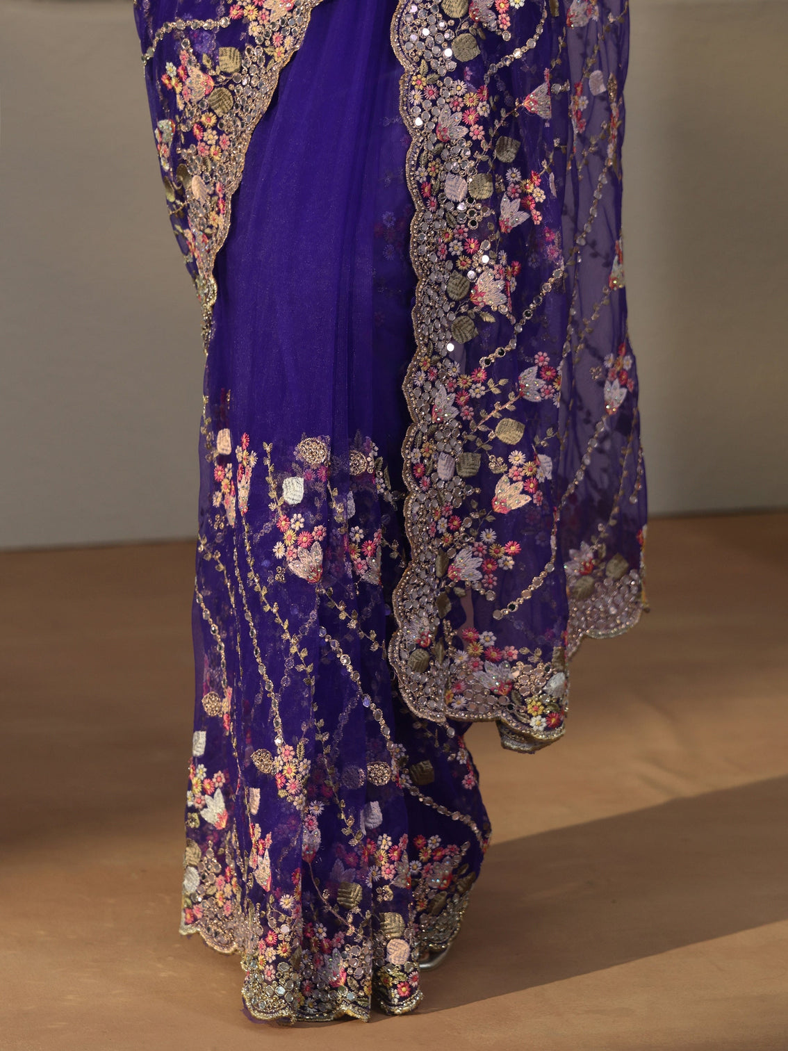 Mameraa Art Purple Floral Embellished Net Saree