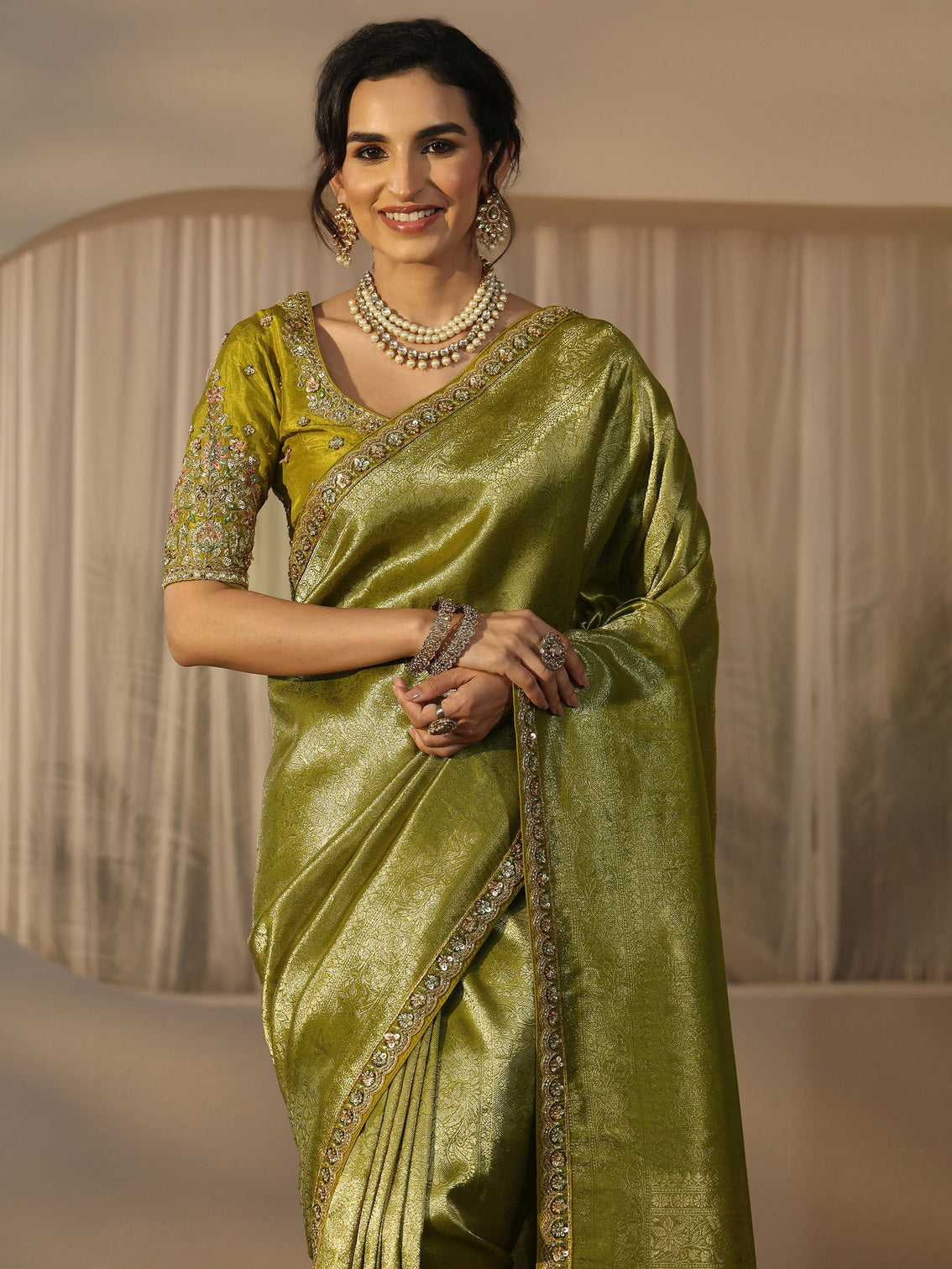 Mameraa Art Green Textured Silk Blend Saree with Embellished Border