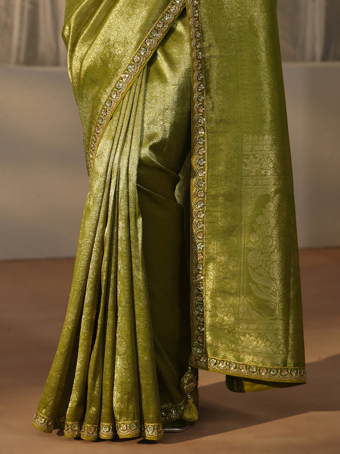 Mameraa Art Green Textured Silk Blend Saree with Embellished Border