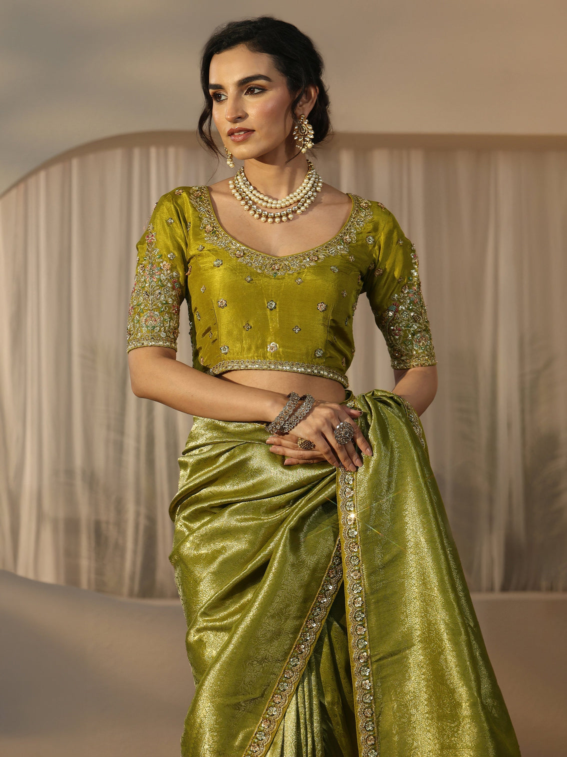 Mameraa Art Green Textured Silk Blend Saree with Embellished Border