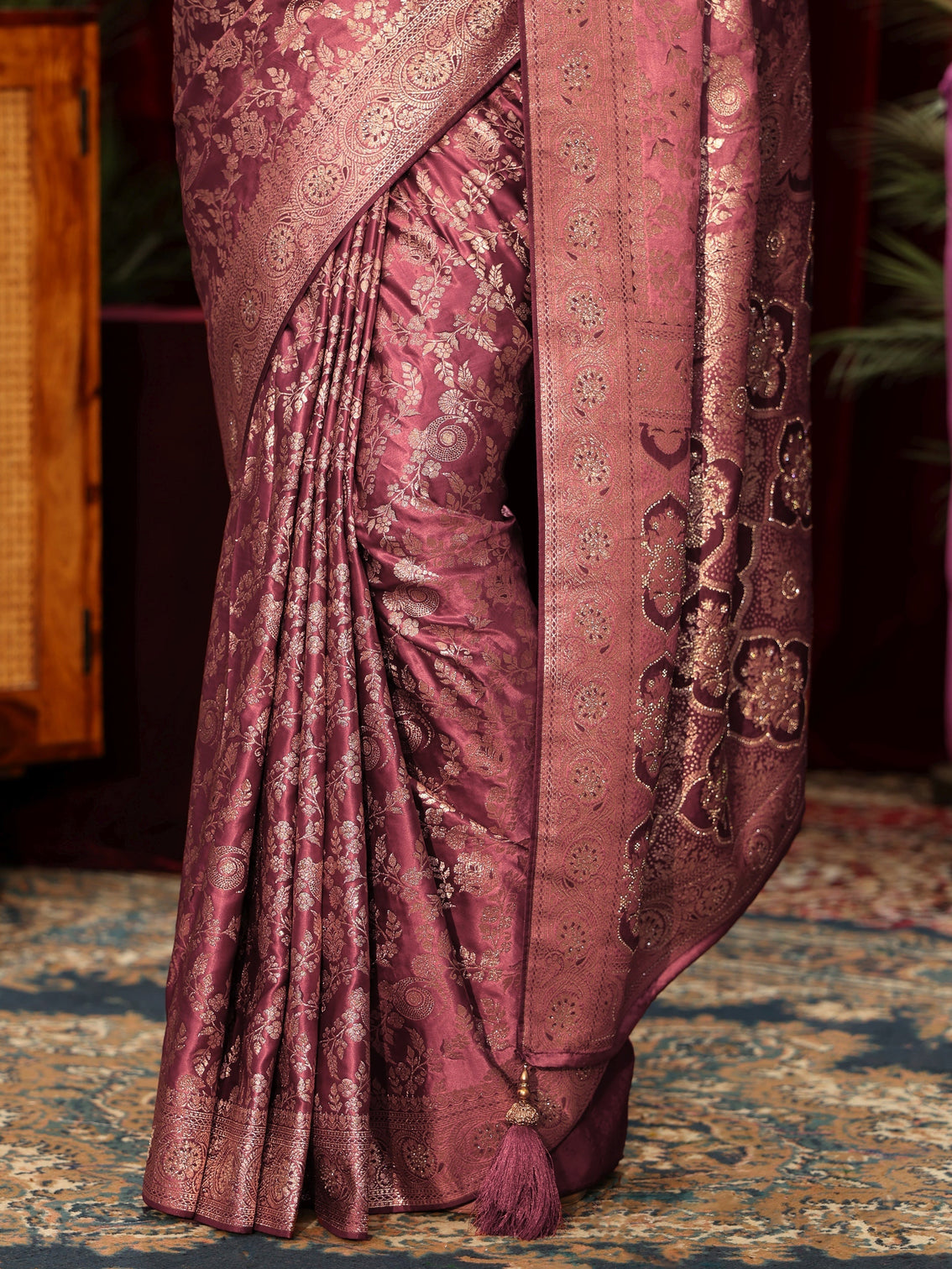 Mameraa Mauve Floral Woven Design Silk Blend Saree