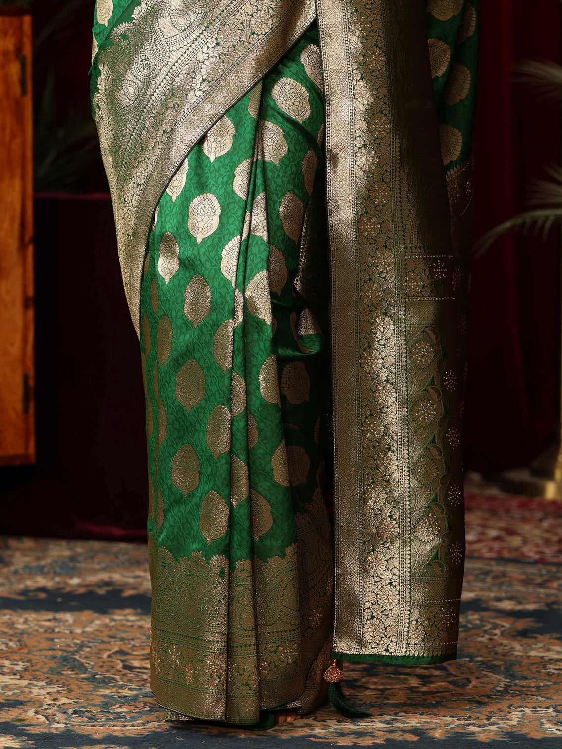 Mameraa Emerald Green Leaf Motif  Woven Design Silk Blend Saree