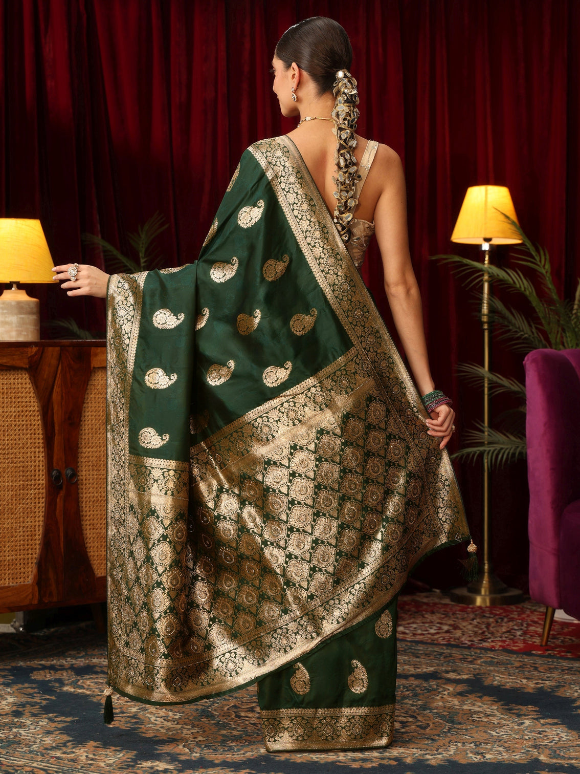 Mameraa Forest Green Paisley Woven Design Silk Blend Saree