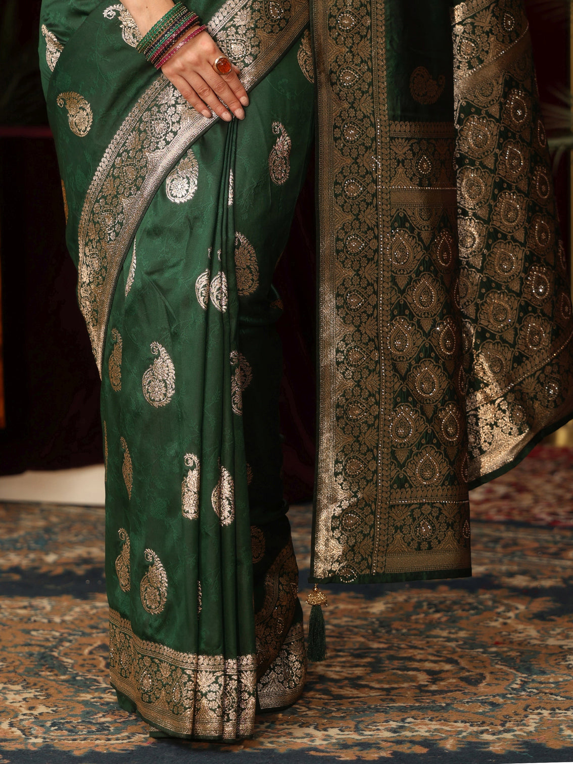 Mameraa Forest Green Paisley Woven Design Silk Blend Saree